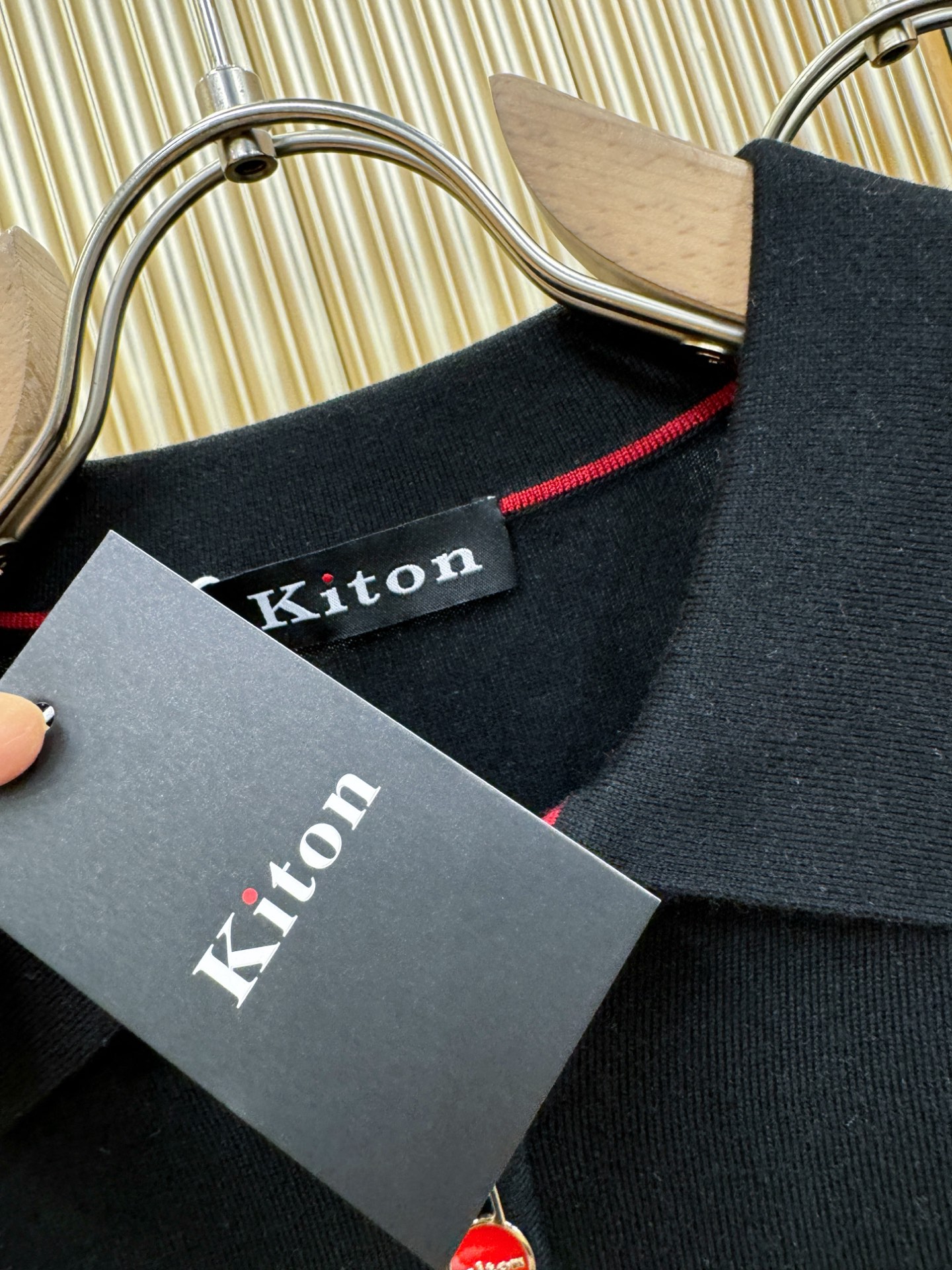 Kiton 2025秋冬新款毛衣，桑蚕丝+绵羊毛，顶级桑蚕丝绵羊毛面料，手感柔软。 logo图案设计，贸