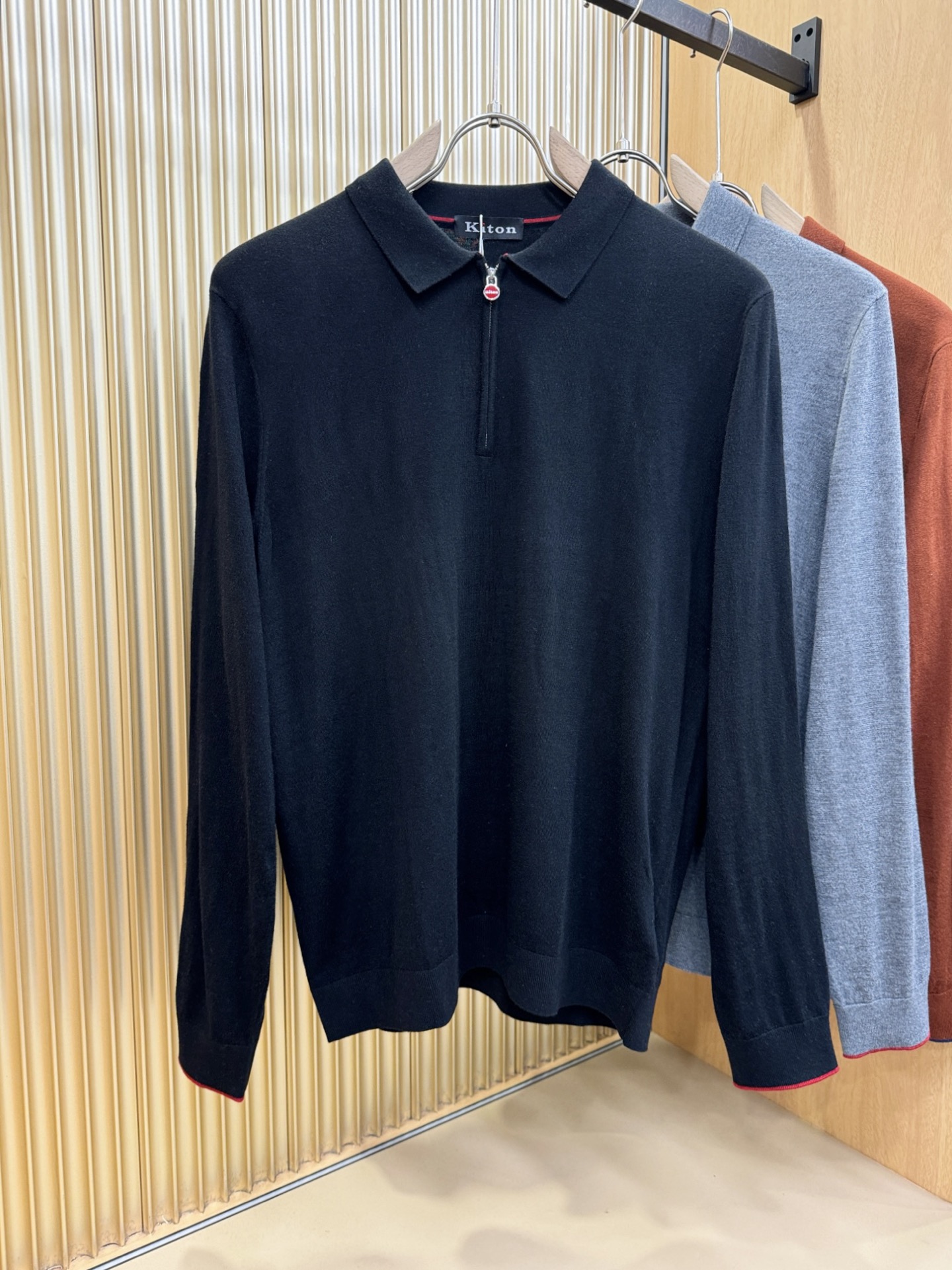 Kiton 2025秋冬新款毛衣，桑蚕丝+绵羊毛，顶级桑蚕丝绵羊毛面料，手感柔软。 logo图案设计，贸