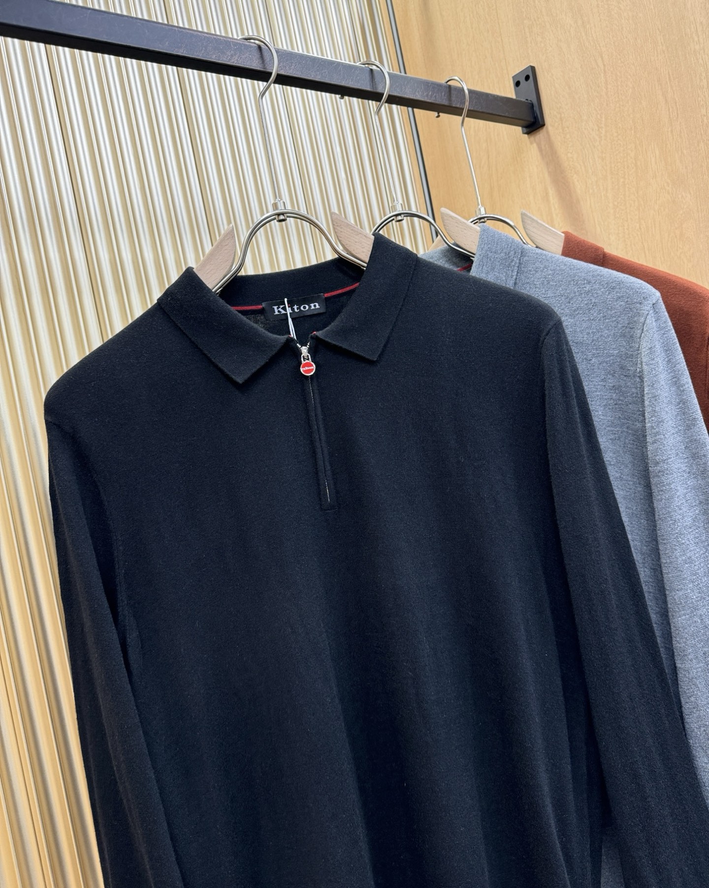 Kiton 2025秋冬新款毛衣，桑蚕丝+绵羊毛，顶级桑蚕丝绵羊毛面料，手感柔软。 logo图案设计，贸