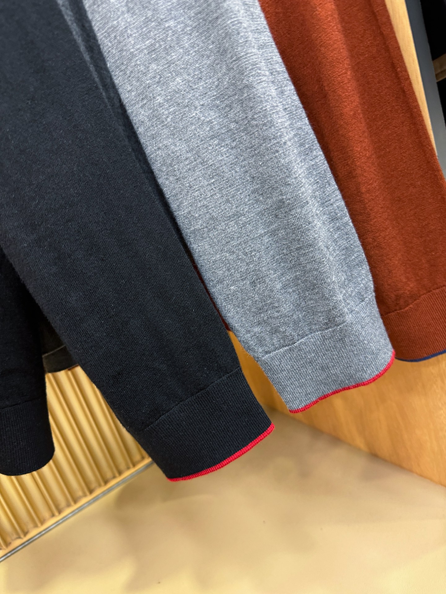Kiton 2025秋冬新款毛衣，桑蚕丝+绵羊毛，顶级桑蚕丝绵羊毛面料，手感柔软。 logo图案设计，贸