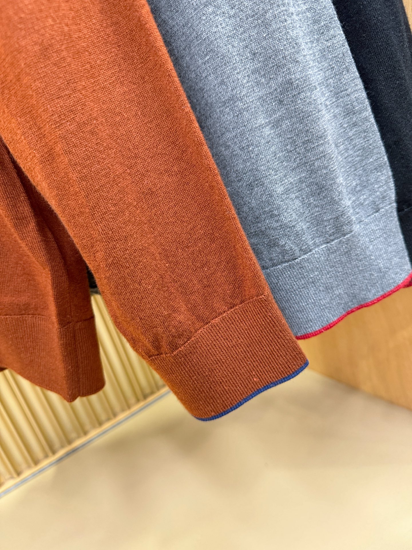 Kiton 2025秋冬新款毛衣，桑蚕丝+绵羊毛，顶级桑蚕丝绵羊毛面料，手感柔软。 logo图案设计，贸