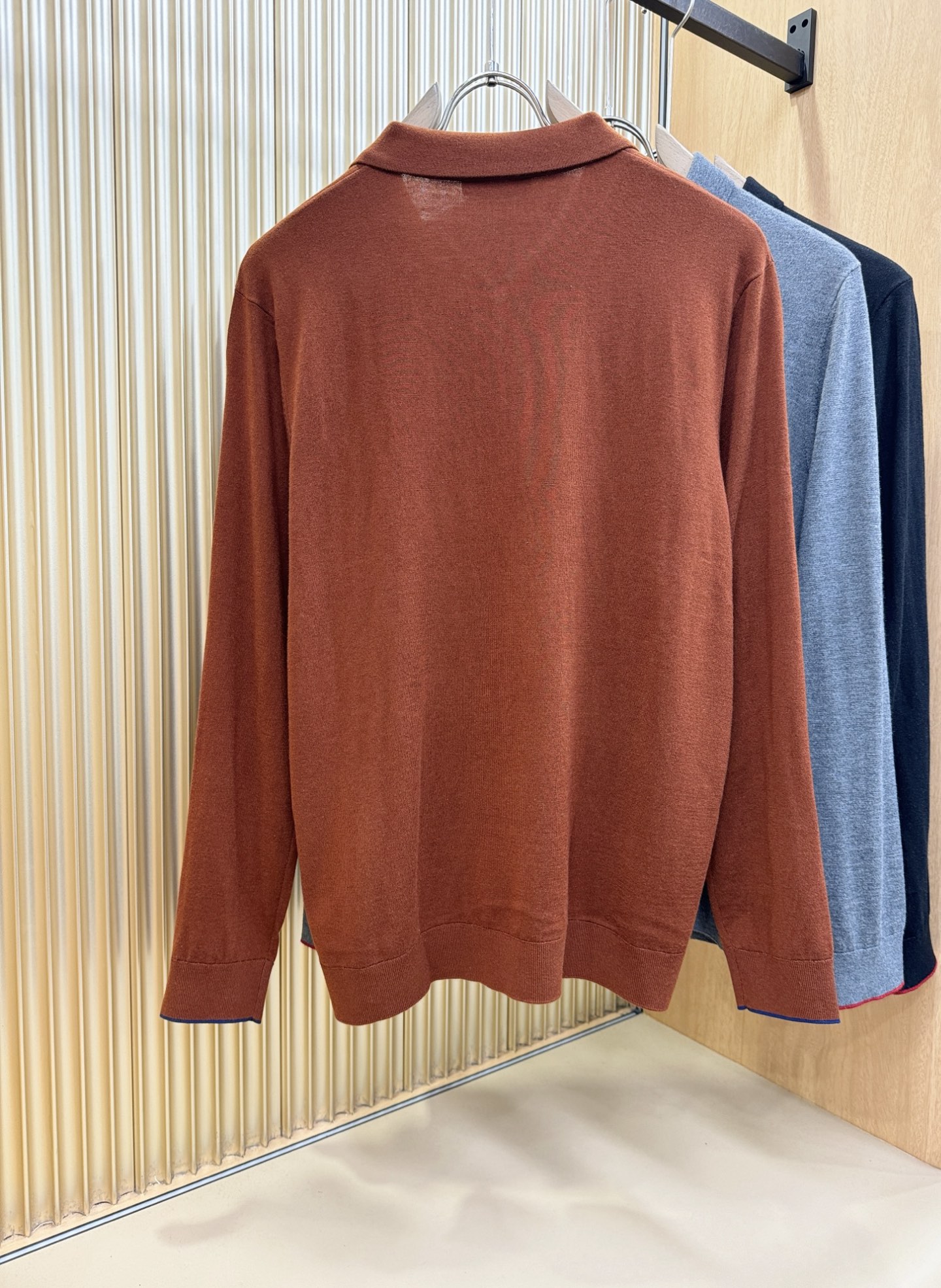 Kiton 2025秋冬新款毛衣，桑蚕丝+绵羊毛，顶级桑蚕丝绵羊毛面料，手感柔软。 logo图案设计，贸