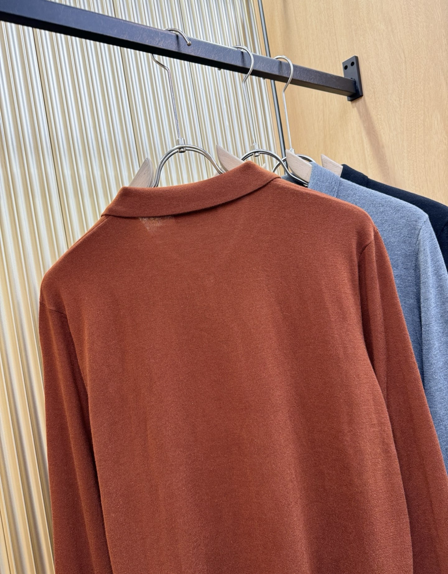 Kiton 2025秋冬新款毛衣，桑蚕丝+绵羊毛，顶级桑蚕丝绵羊毛面料，手感柔软。 logo图案设计，贸