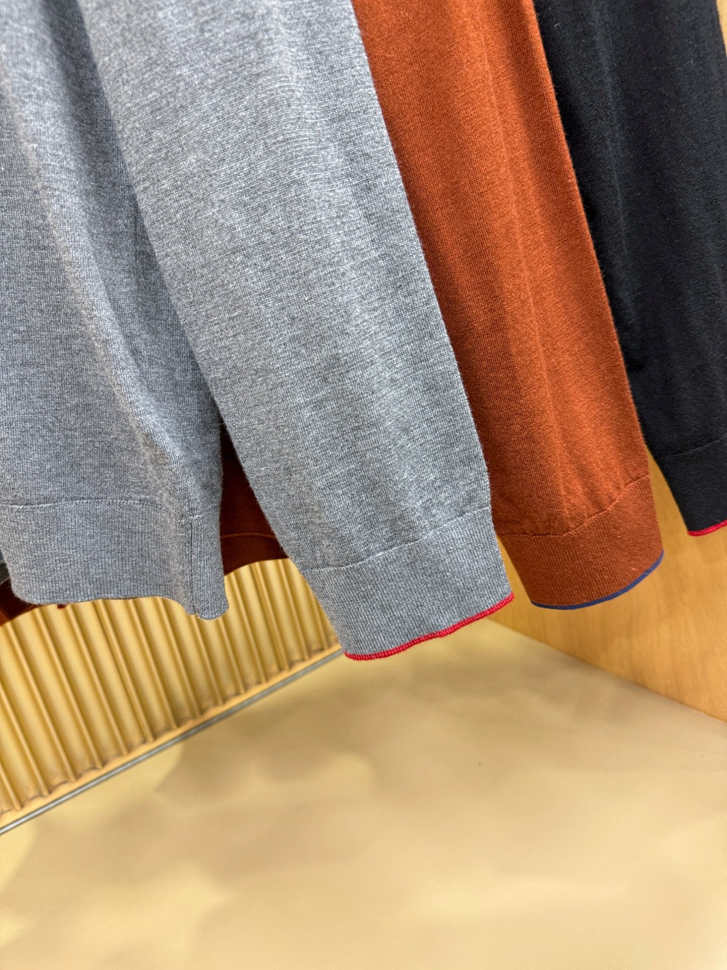 Kiton 2025秋冬新款毛衣，桑蚕丝+绵羊毛，顶级桑蚕丝绵羊毛面料，手感柔软。 logo图案设计，贸