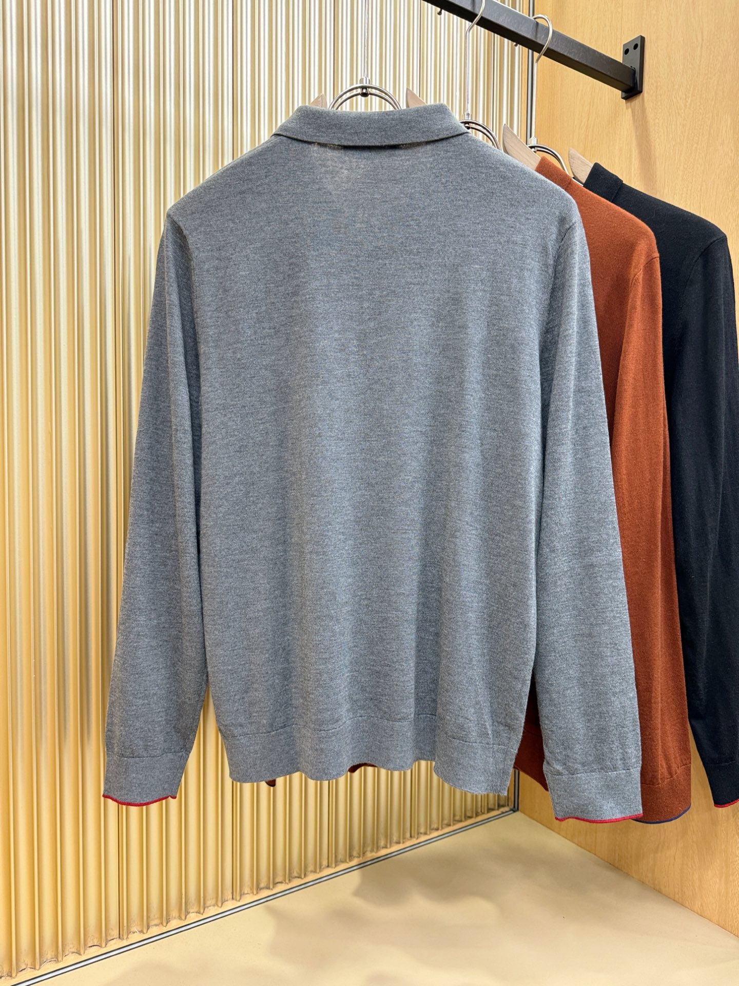 Kiton 2025秋冬新款毛衣，桑蚕丝+绵羊毛，顶级桑蚕丝绵羊毛面料，手感柔软。 logo图案设计，贸