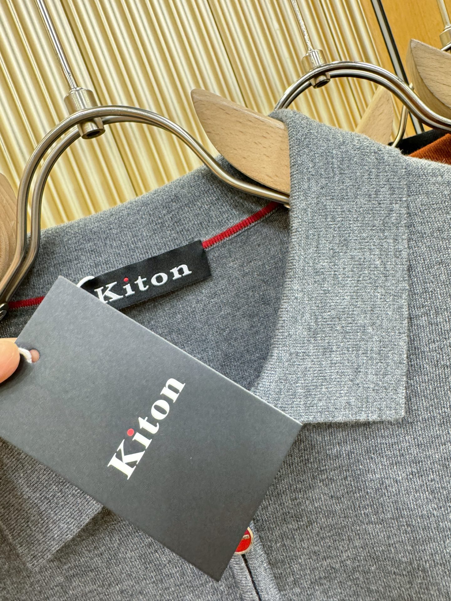 Kiton 2025秋冬新款毛衣，桑蚕丝+绵羊毛，顶级桑蚕丝绵羊毛面料，手感柔软。 logo图案设计，贸