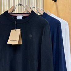 BURBERRY巴宝莉 2025秋冬新款毛衣,桑蚕丝+绵羊毛,顶级桑蚕丝绵羊毛面料,手感柔软。 logo BURBERRY巴宝莉 2025秋冬新款毛衣,桑蚕丝+绵羊毛,顶级桑蚕丝绵羊毛面料,手感柔软。 logo