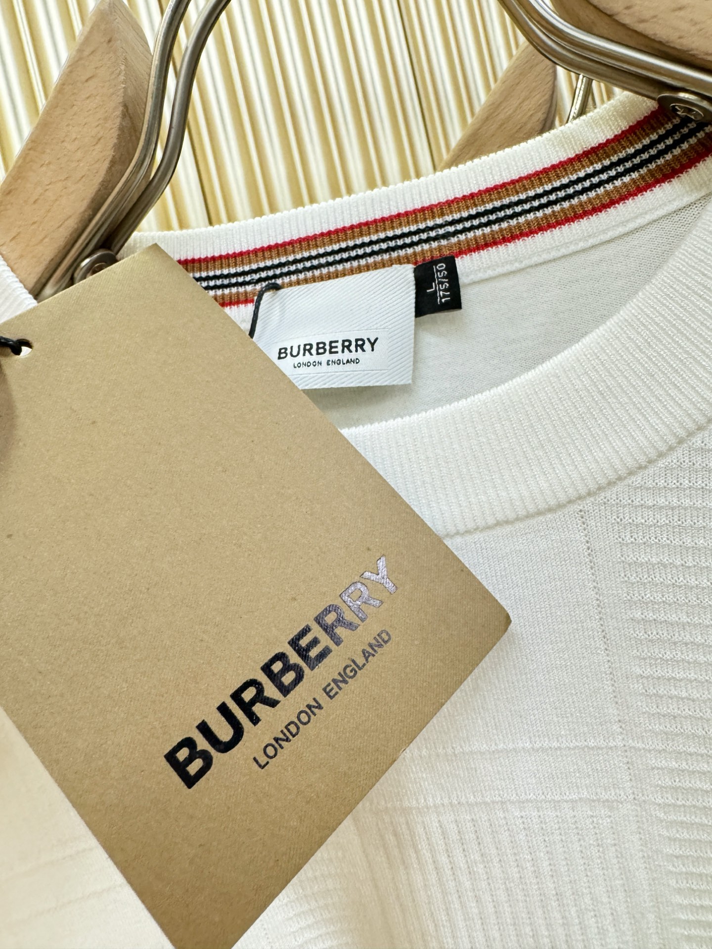 BURBERRY巴宝莉 2025秋冬新款毛衣，桑蚕丝+绵羊毛，顶级桑蚕丝绵羊毛面料，手感柔软。 logo
