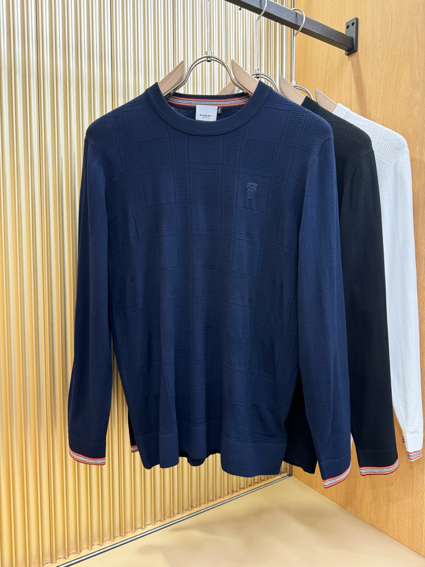 BURBERRY巴宝莉 2025秋冬新款毛衣，桑蚕丝+绵羊毛，顶级桑蚕丝绵羊毛面料，手感柔软。 logo