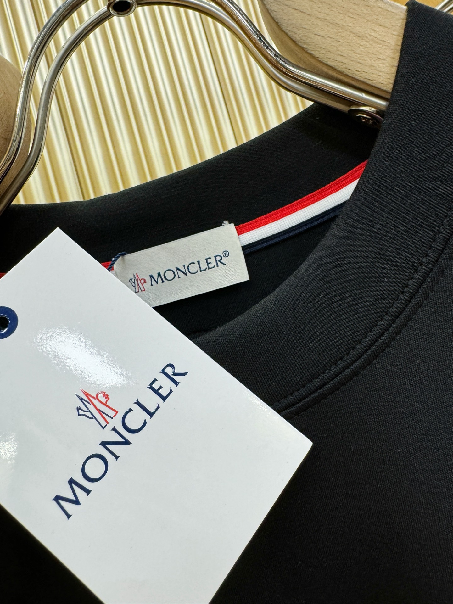 Moncler蒙口 顶级品质 2025秋冬新品短袖！原版定制面料，手感柔软。顶级进口私货，时尚设计潮流羊