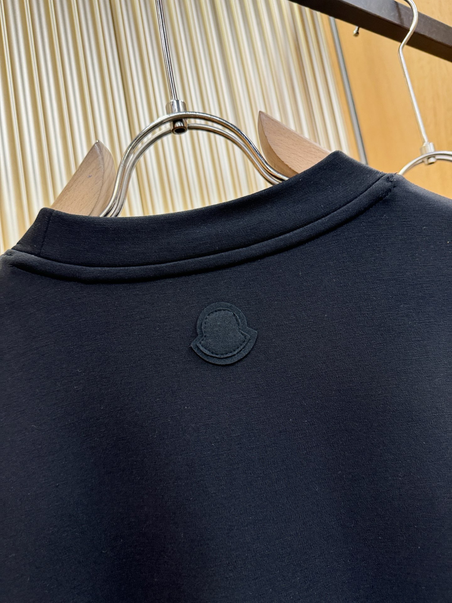 Moncler蒙口 顶级品质 2025秋冬新品短袖！原版定制面料，手感柔软。顶级进口私货，时尚设计潮流羊