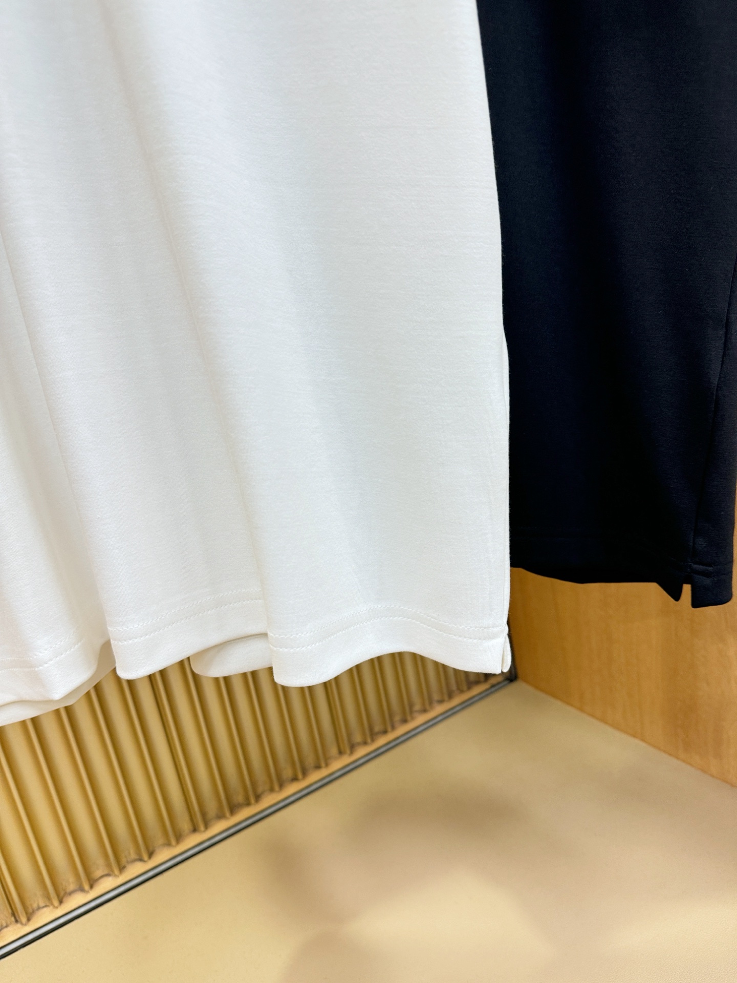 Moncler蒙口 顶级品质 2025秋冬新品短袖！原版定制面料，手感柔软。顶级进口私货，时尚设计潮流羊