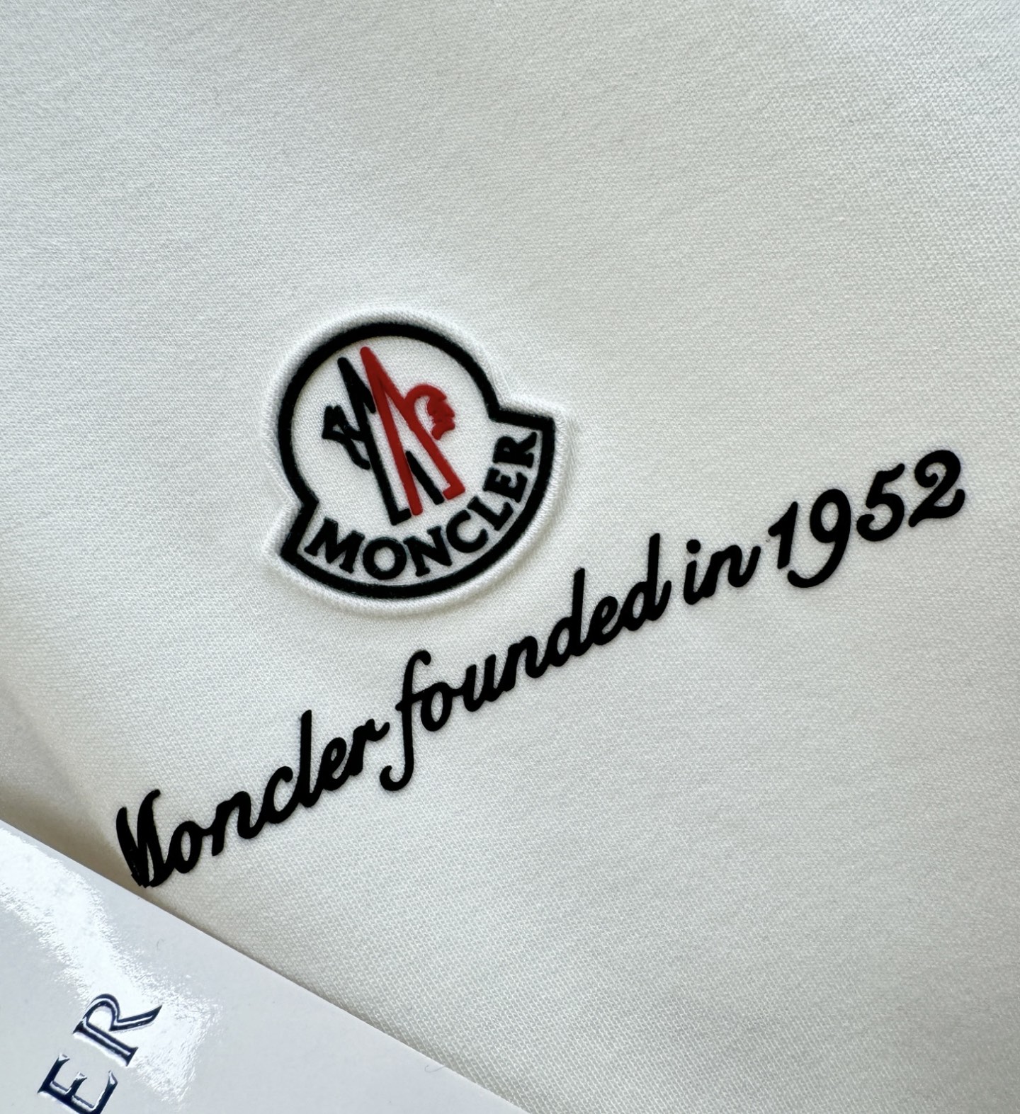 Moncler蒙口 顶级品质 2025秋冬新品短袖！原版定制面料，手感柔软。顶级进口私货，时尚设计潮流羊