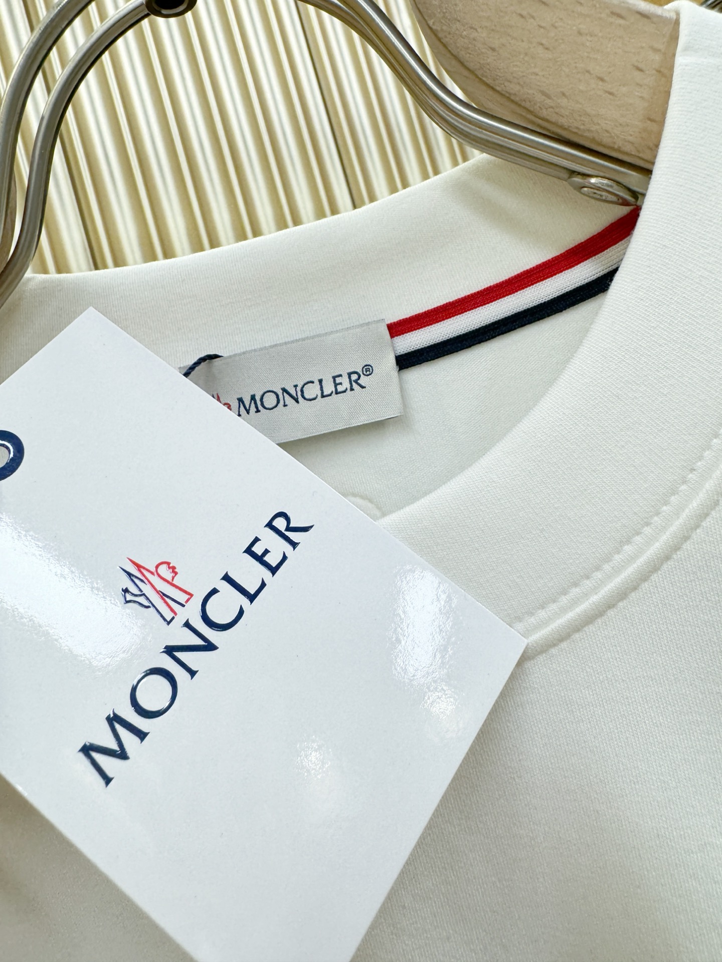 Moncler蒙口 顶级品质 2025秋冬新品短袖！原版定制面料，手感柔软。顶级进口私货，时尚设计潮流羊