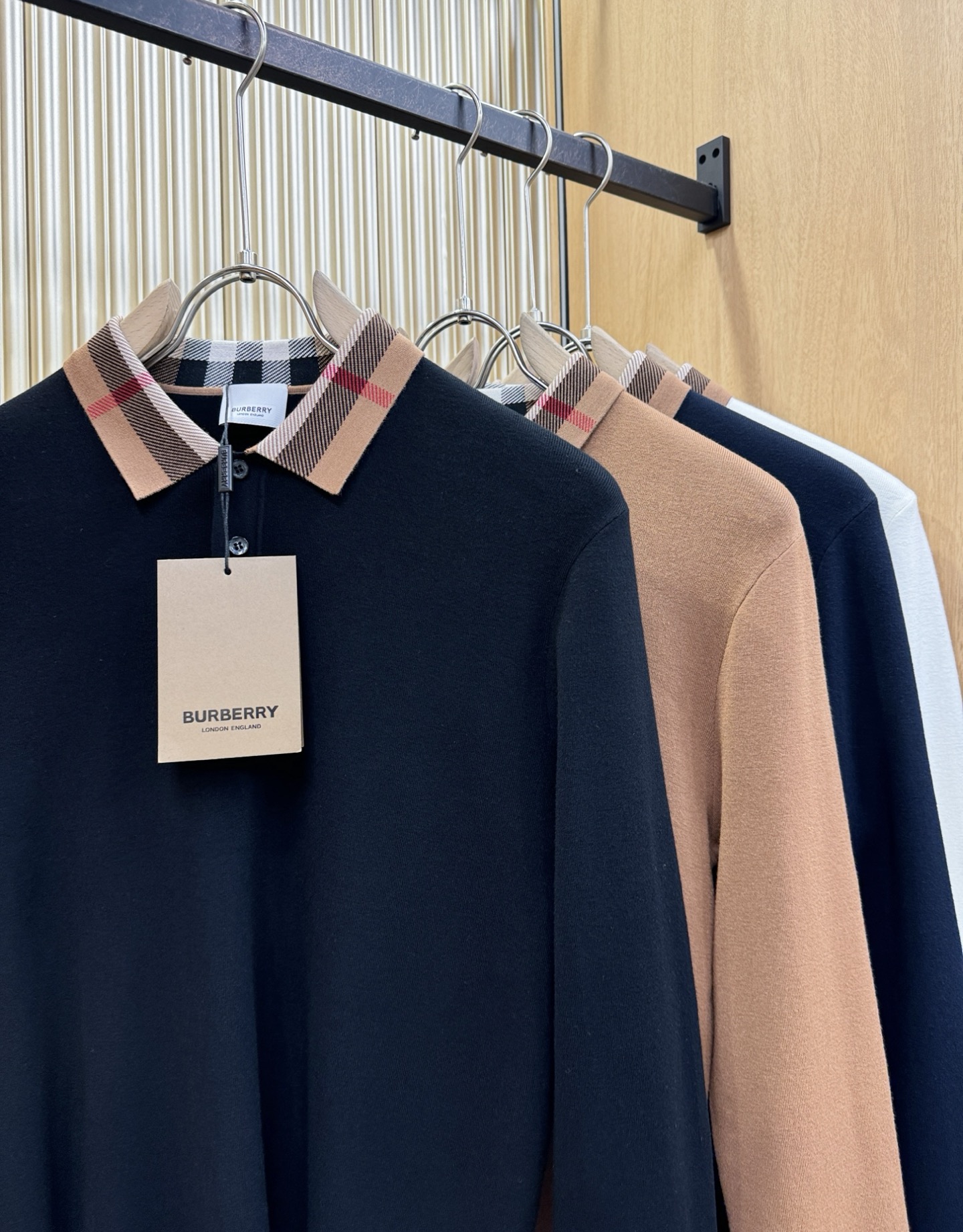 BURBERRY巴宝莉 2025秋冬新款毛衣，桑蚕丝+绵羊毛，顶级桑蚕丝绵羊毛面料，手感柔软。 logo