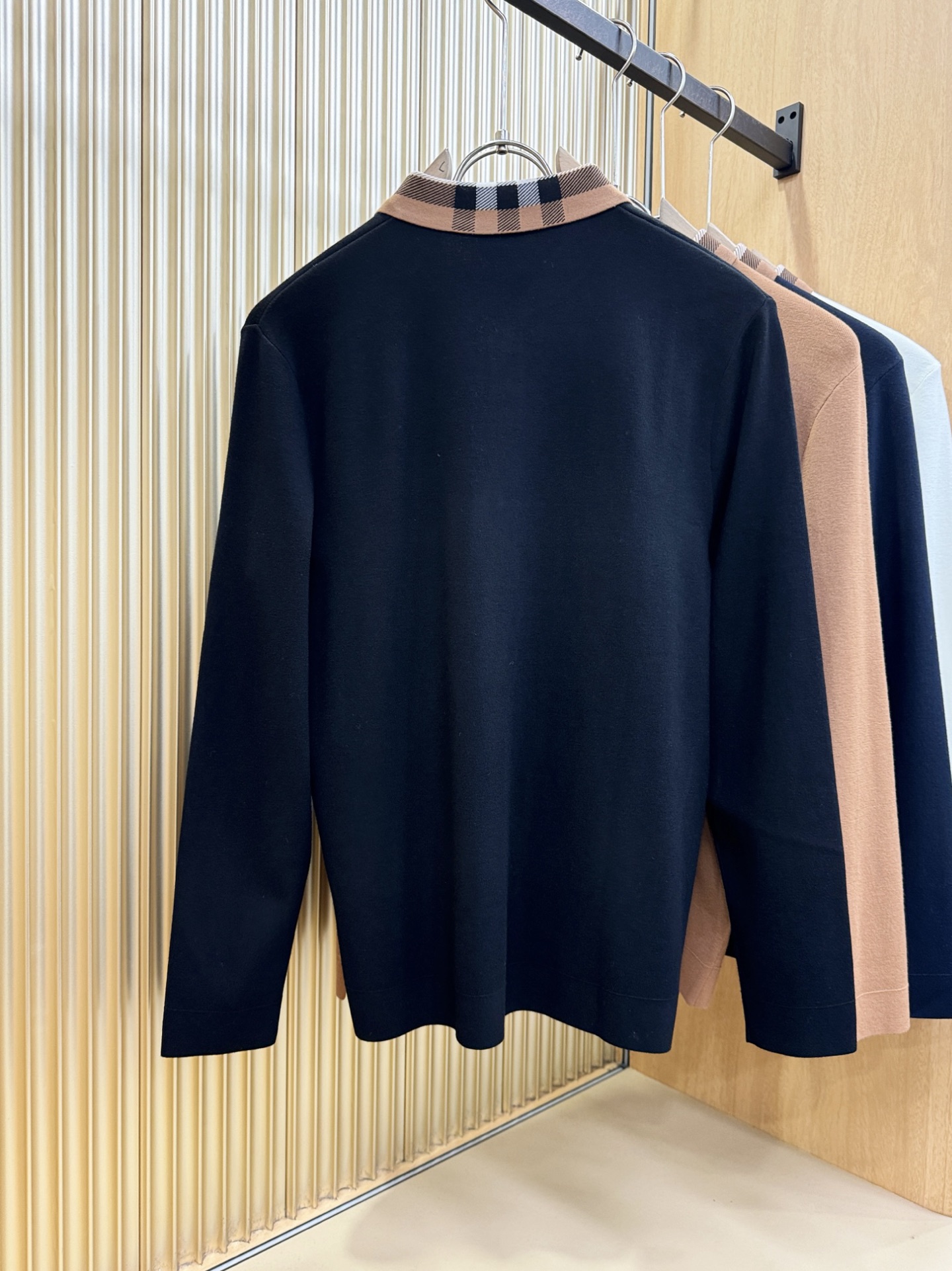 BURBERRY巴宝莉 2025秋冬新款毛衣，桑蚕丝+绵羊毛，顶级桑蚕丝绵羊毛面料，手感柔软。 logo