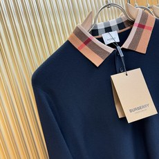 BURBERRY巴宝莉 2025秋冬新款毛衣,桑蚕丝+绵羊毛,顶级桑蚕丝绵羊毛面料,手感柔软。 logo BURBERRY巴宝莉 2025秋冬新款毛衣,桑蚕丝+绵羊毛,顶级桑蚕丝绵羊毛面料,手感柔软。 logo
