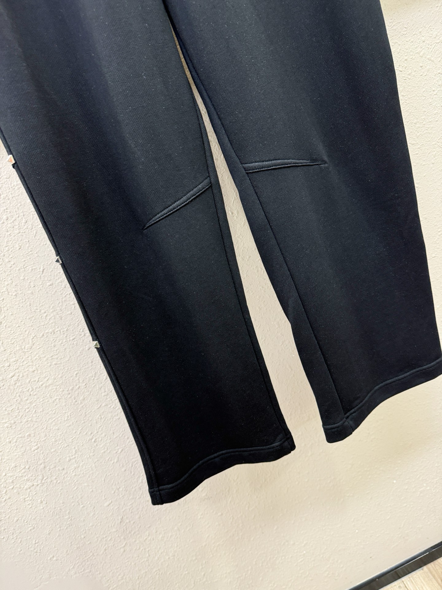 VALENTINO华伦天奴 2025秋冬超火休闲裤，选用欧洲进口面料，柔软舒适有质感，原版五金配件，非常