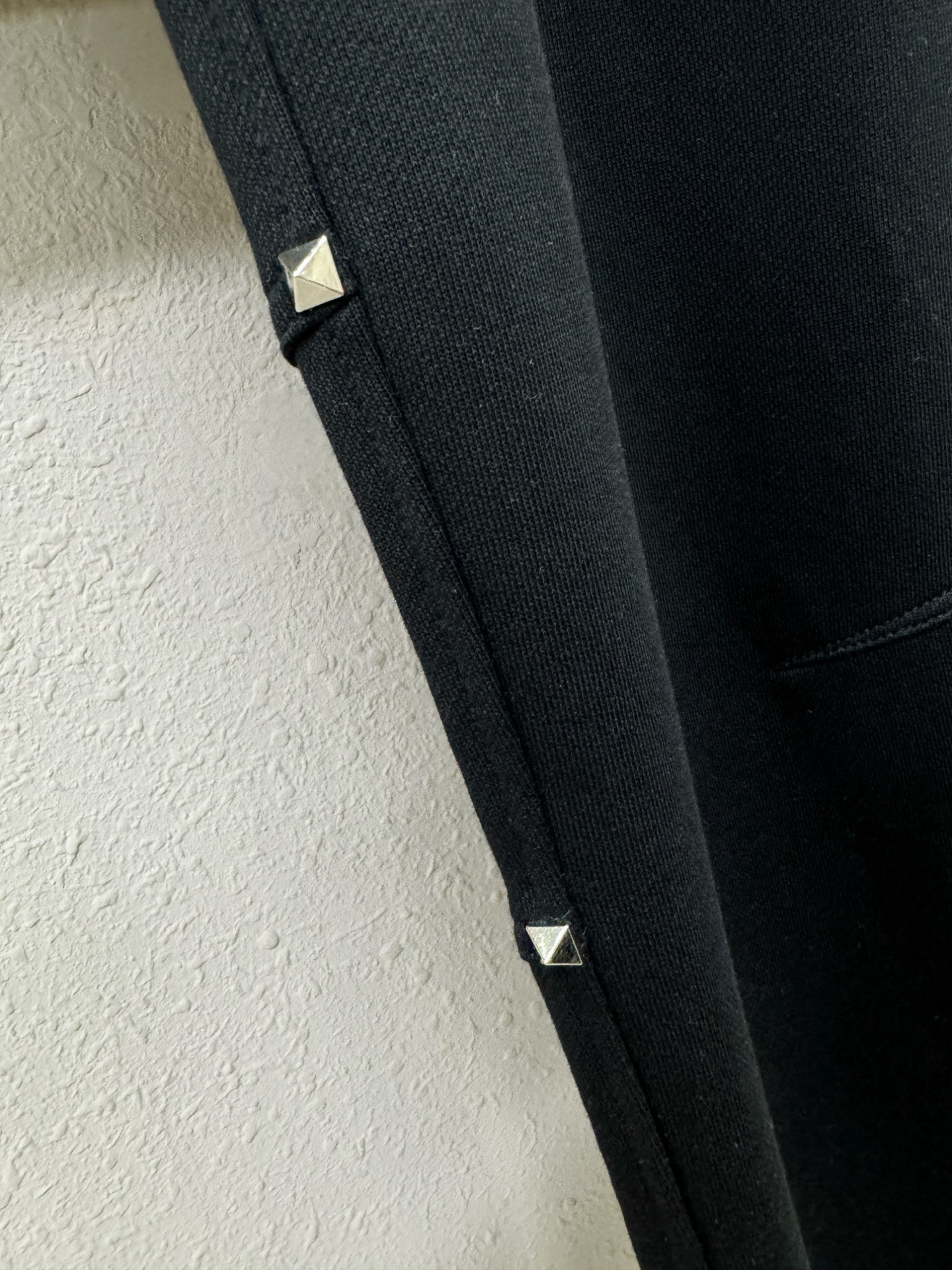 VALENTINO华伦天奴 2025秋冬超火休闲裤，选用欧洲进口面料，柔软舒适有质感，原版五金配件，非常