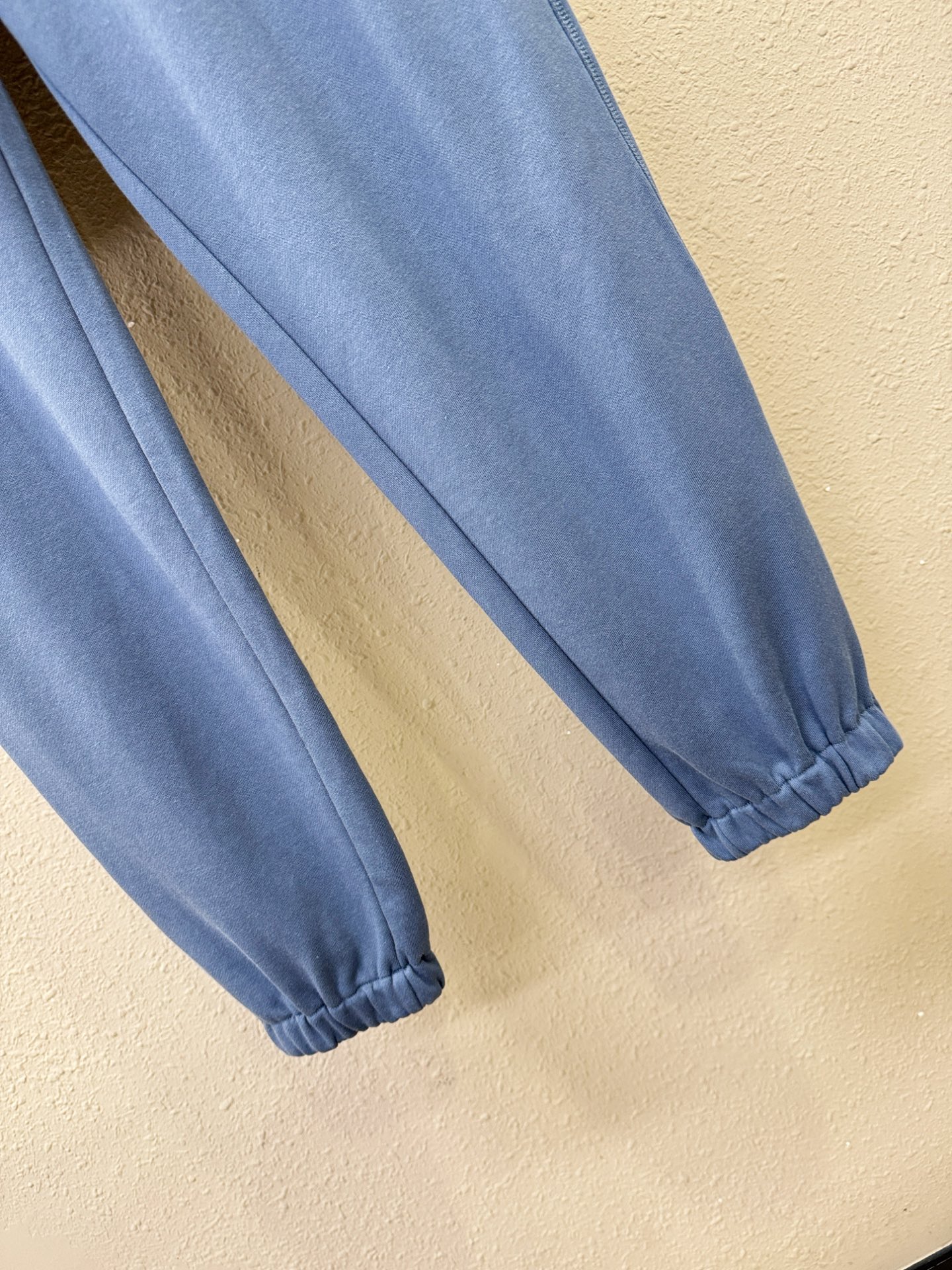 STONE ISLAND石头岛 2025秋冬超火休闲裤，选用欧洲进口面料，柔软舒适有质感，原版五金配件，