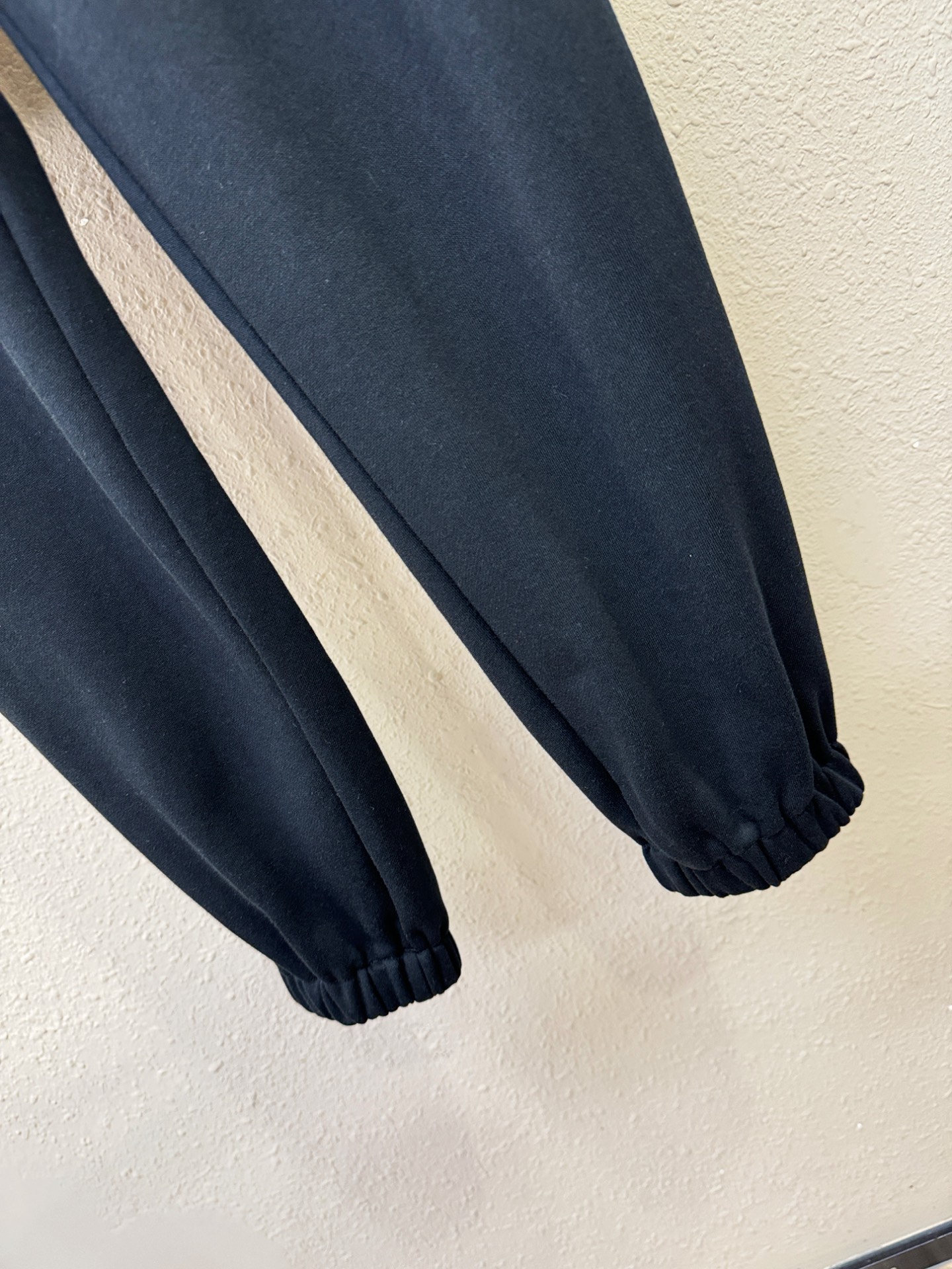 STONE ISLAND石头岛 2025秋冬超火休闲裤，选用欧洲进口面料，柔软舒适有质感，原版五金配件，