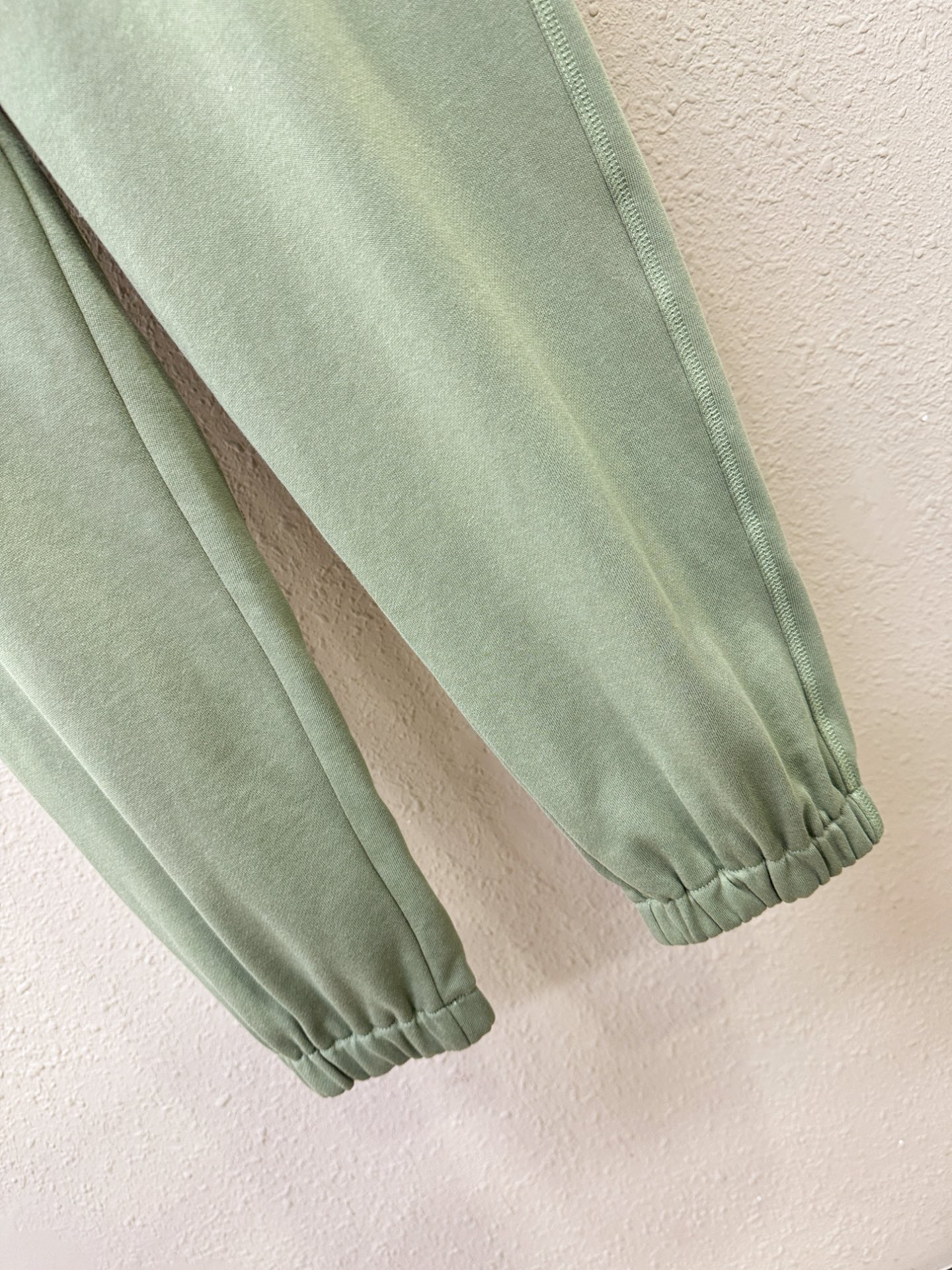 STONE ISLAND石头岛 2025秋冬超火休闲裤，选用欧洲进口面料，柔软舒适有质感，原版五金配件，