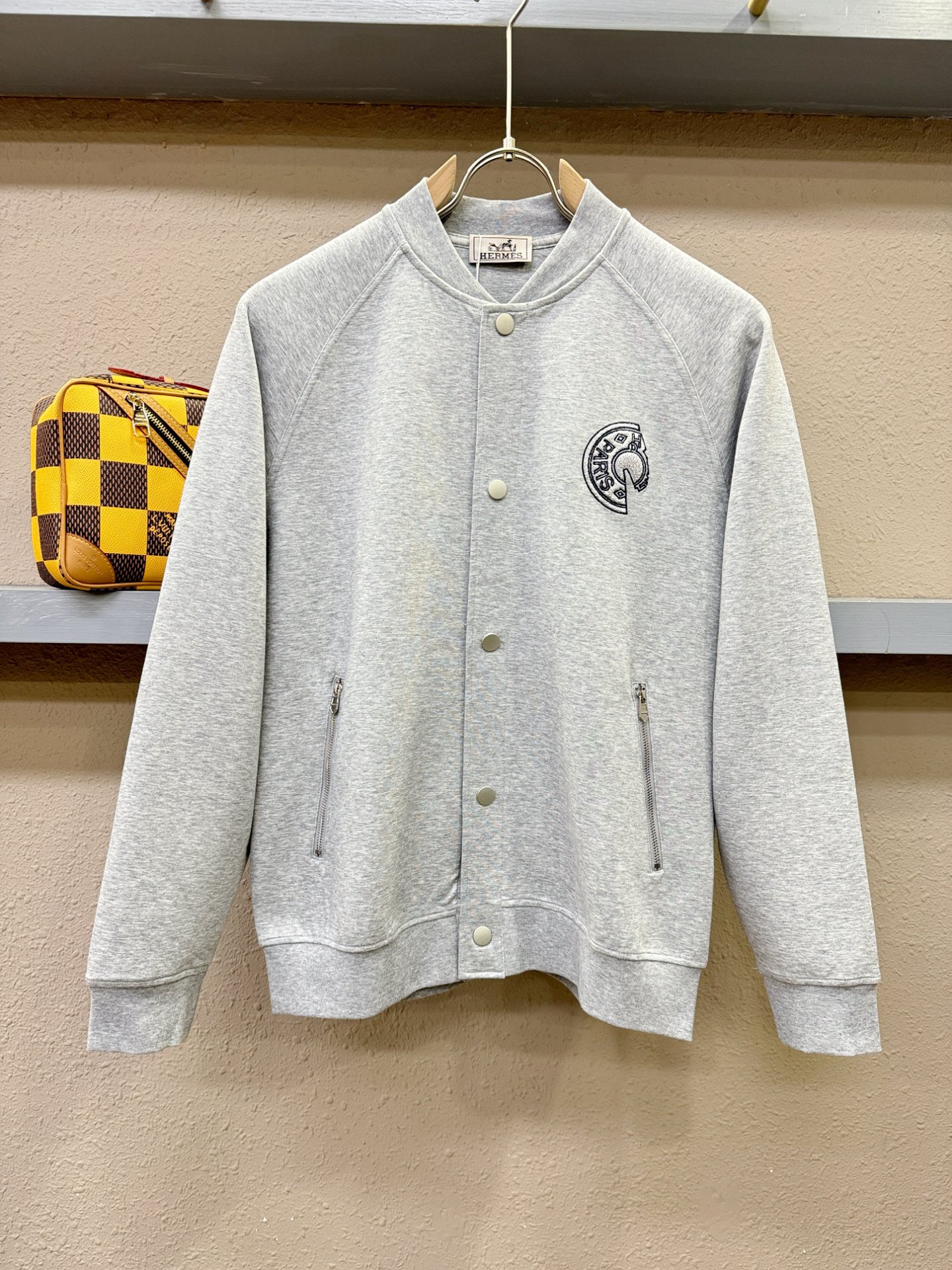 Hermès爱马仕 2025秋冬新款夹克开衫外套，原单狠货 开衫外套。欧洲专柜同步，上身更随意大方，专柜