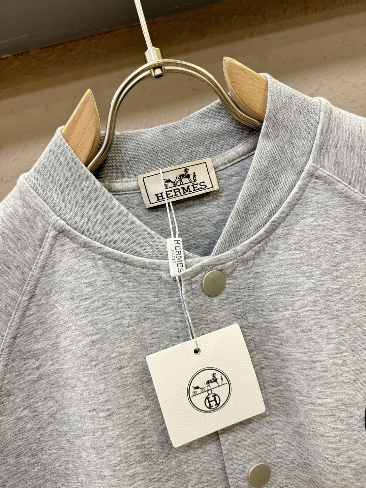 Hermès爱马仕 2025秋冬新款夹克开衫外套，原单狠货 开衫外套。欧洲专柜同步，上身更随意大方，专柜