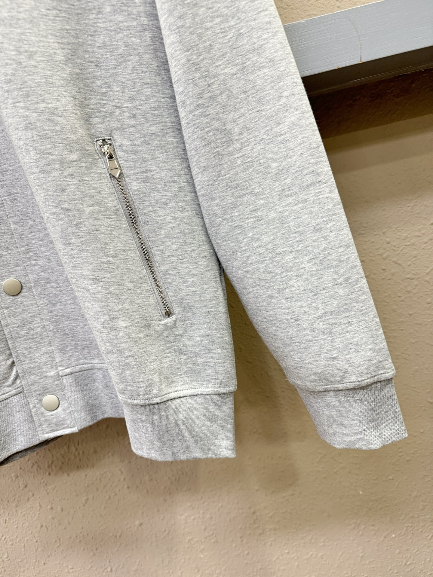 Hermès爱马仕 2025秋冬新款夹克开衫外套，原单狠货 开衫外套。欧洲专柜同步，上身更随意大方，专柜