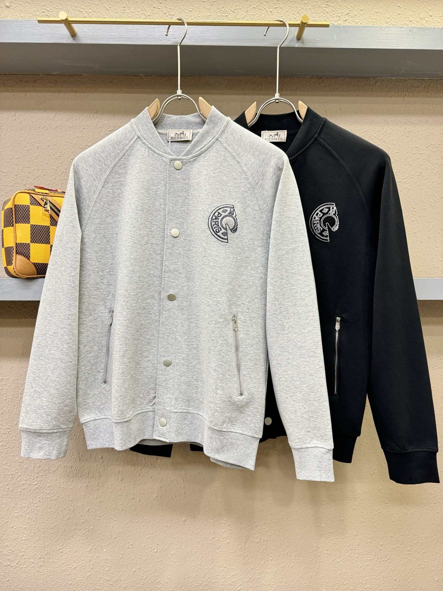 Hermès爱马仕 2025秋冬新款夹克开衫外套，原单狠货 开衫外套。欧洲专柜同步，上身更随意大方，专柜