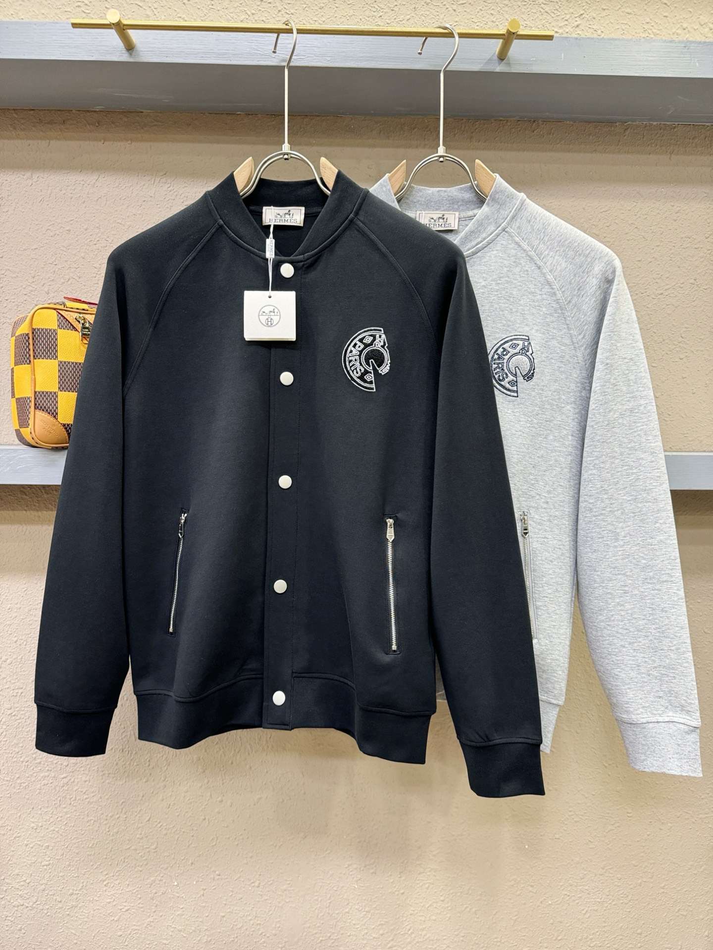 Hermès爱马仕 2025秋冬新款夹克开衫外套，原单狠货 开衫外套。欧洲专柜同步，上身更随意大方，专柜