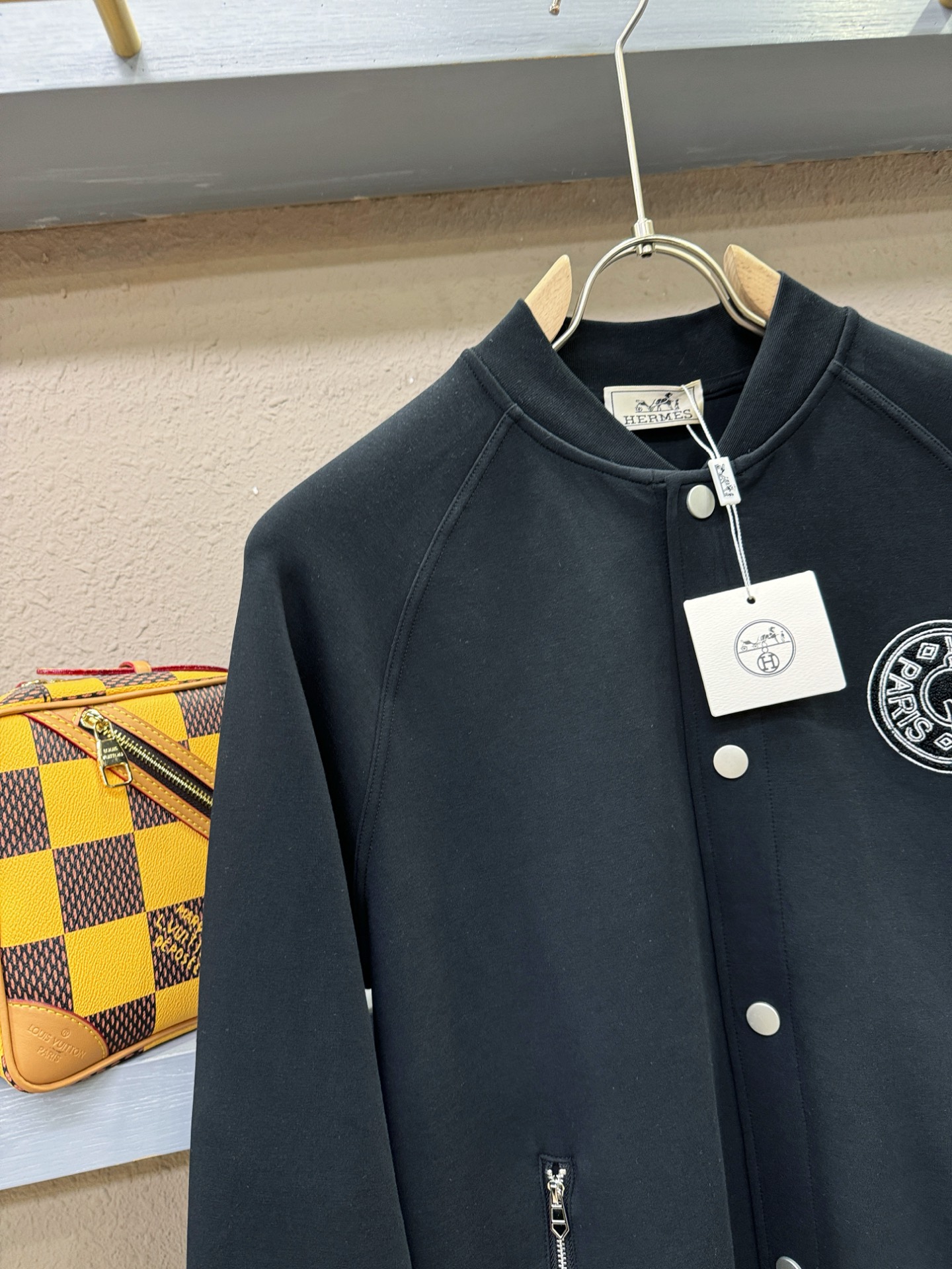 Hermès爱马仕 2025秋冬新款夹克开衫外套，原单狠货 开衫外套。欧洲专柜同步，上身更随意大方，专柜