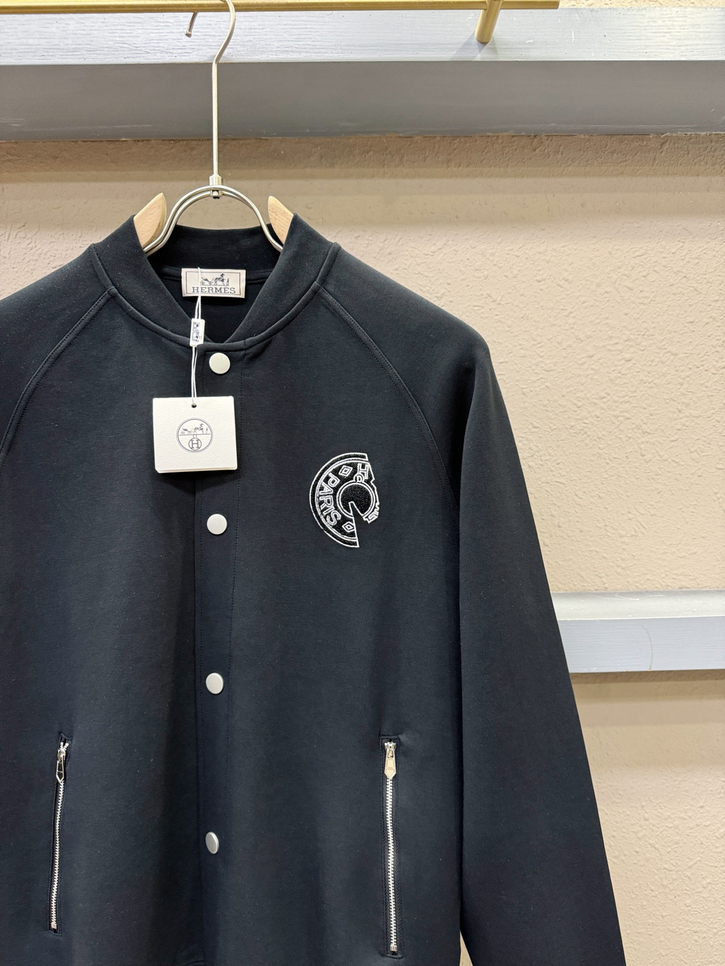 Hermès爱马仕 2025秋冬新款夹克开衫外套，原单狠货 开衫外套。欧洲专柜同步，上身更随意大方，专柜