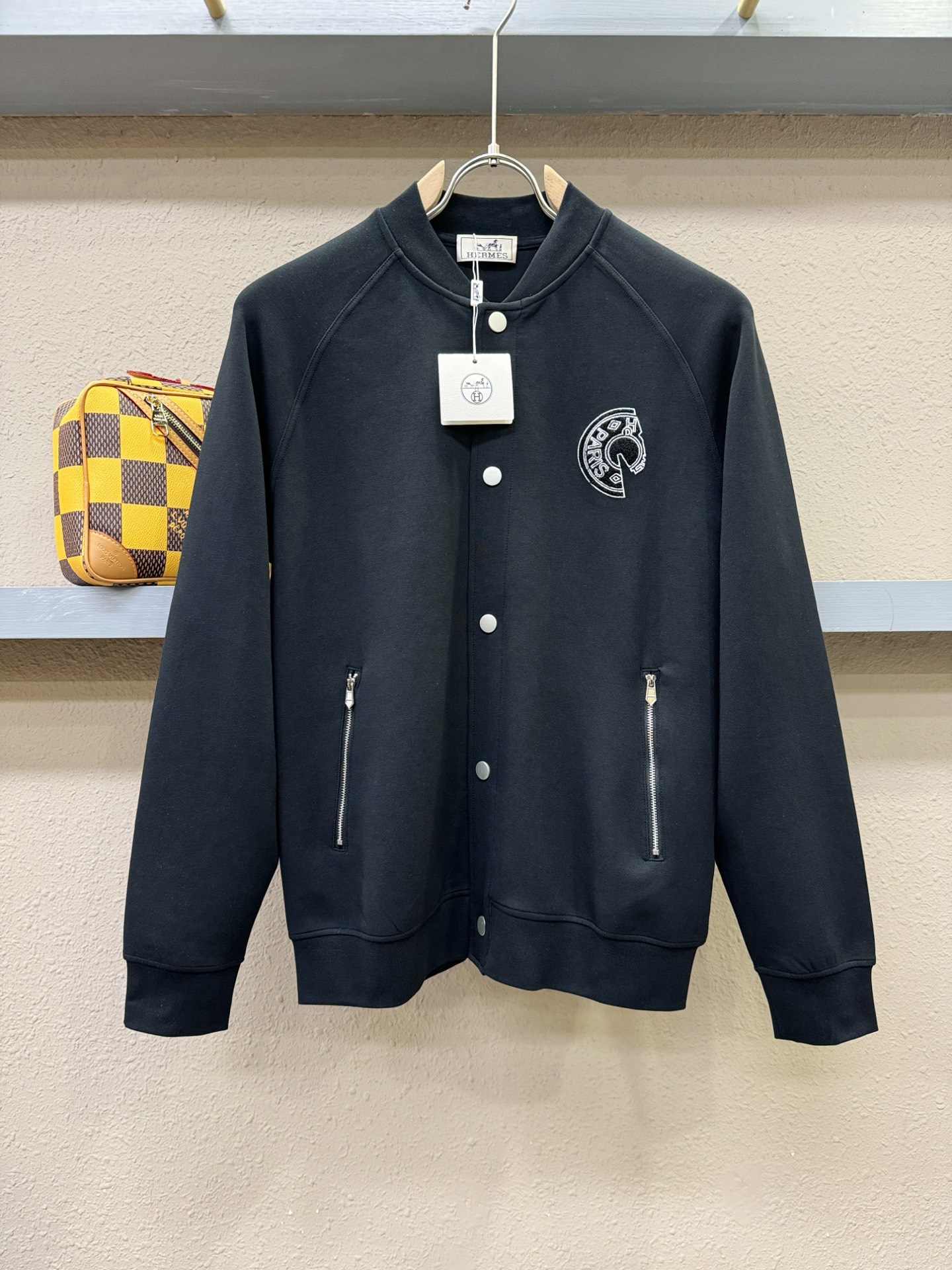 Hermès爱马仕 2025秋冬新款夹克开衫外套，原单狠货 开衫外套。欧洲专柜同步，上身更随意大方，专柜