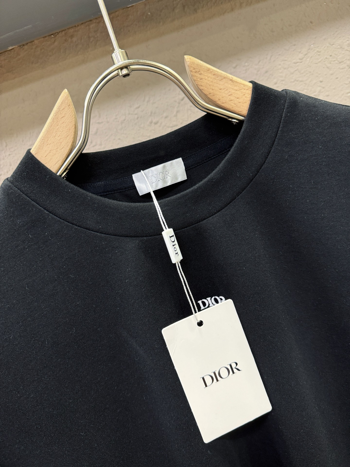 Dior迪奥 顶级品质 2025秋冬新品短袖！原版定制面料，手感柔软。顶级进口私货，时尚设计潮流羊毛短袖