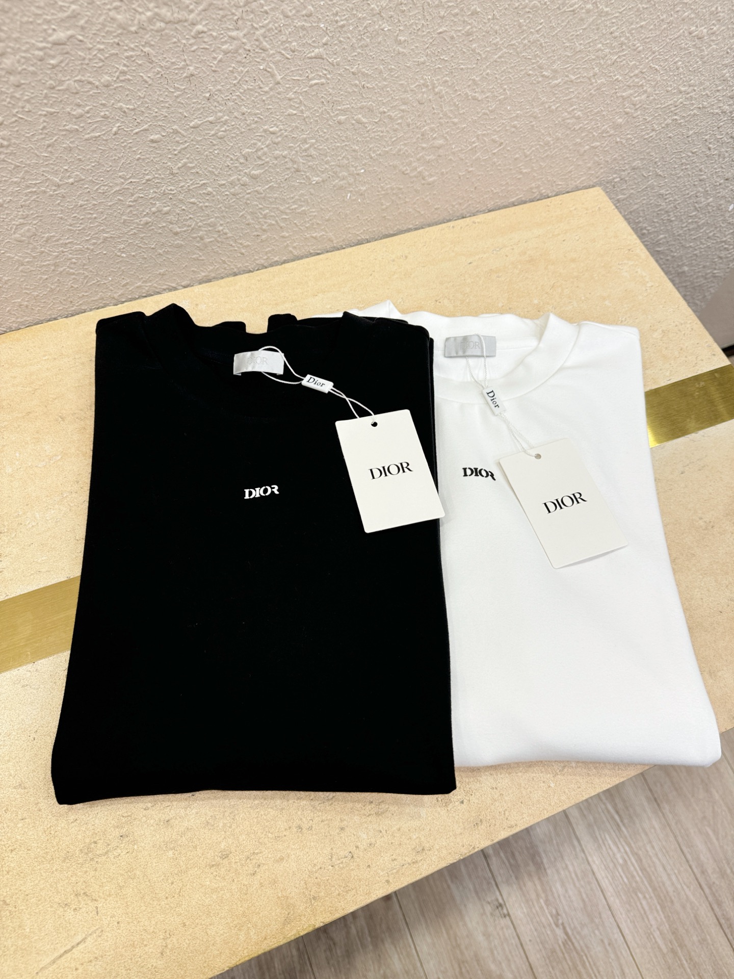 Dior迪奥 顶级品质 2025秋冬新品短袖！原版定制面料，手感柔软。顶级进口私货，时尚设计潮流羊毛短袖