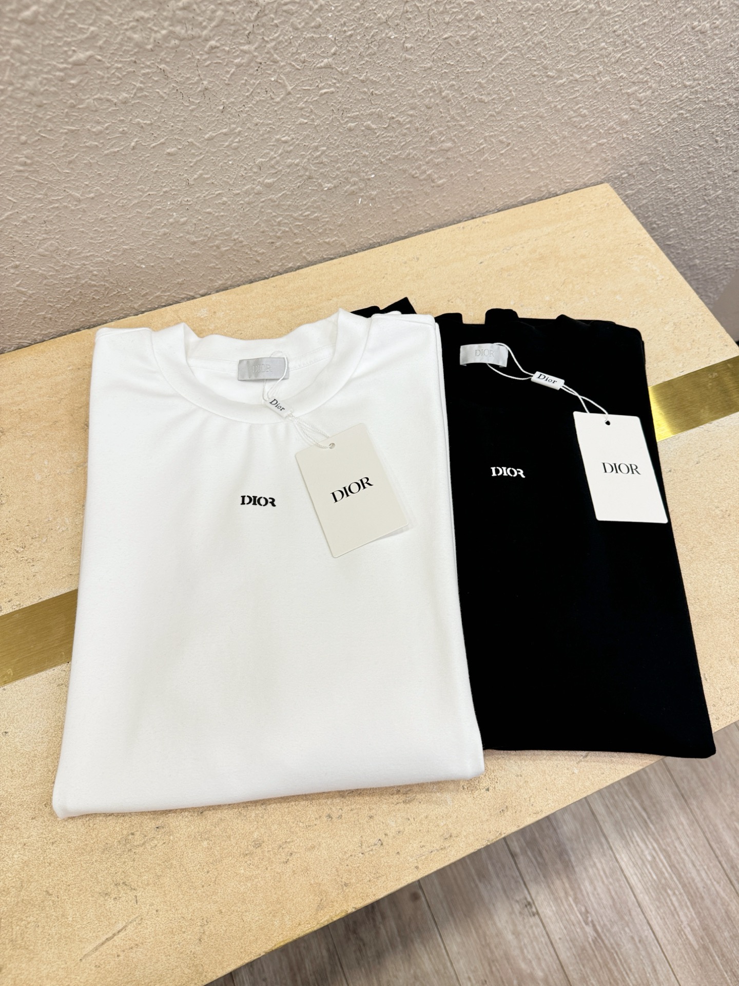 Dior迪奥 顶级品质 2025秋冬新品短袖！原版定制面料，手感柔软。顶级进口私货，时尚设计潮流羊毛短袖