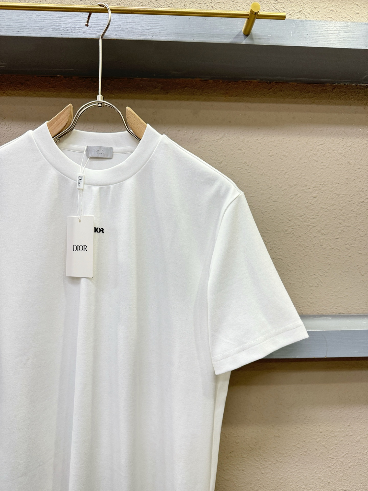 Dior迪奥 顶级品质 2025秋冬新品短袖！原版定制面料，手感柔软。顶级进口私货，时尚设计潮流羊毛短袖