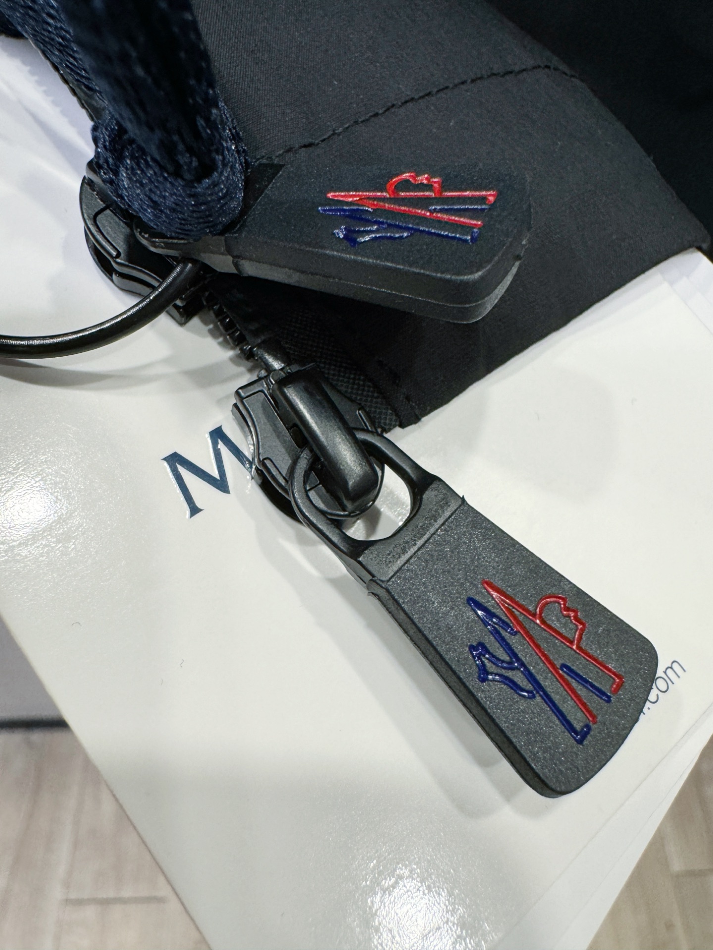 Moncler蒙口 2025秋冬新款夹克外套，原单狠货 意大利进口面料时尚夹克外套。欧洲专柜同步，上身更