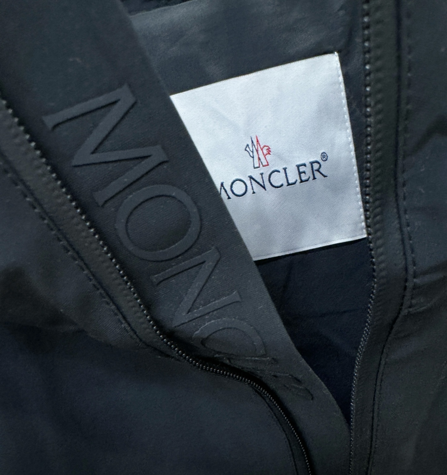 Moncler蒙口 2025秋冬新款夹克外套，原单狠货 意大利进口面料时尚夹克外套。欧洲专柜同步，上身更