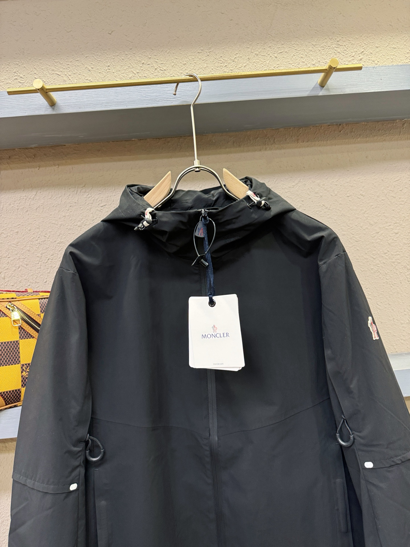 Moncler蒙口 2025秋冬新款夹克外套，原单狠货 意大利进口面料时尚夹克外套。欧洲专柜同步，上身更
