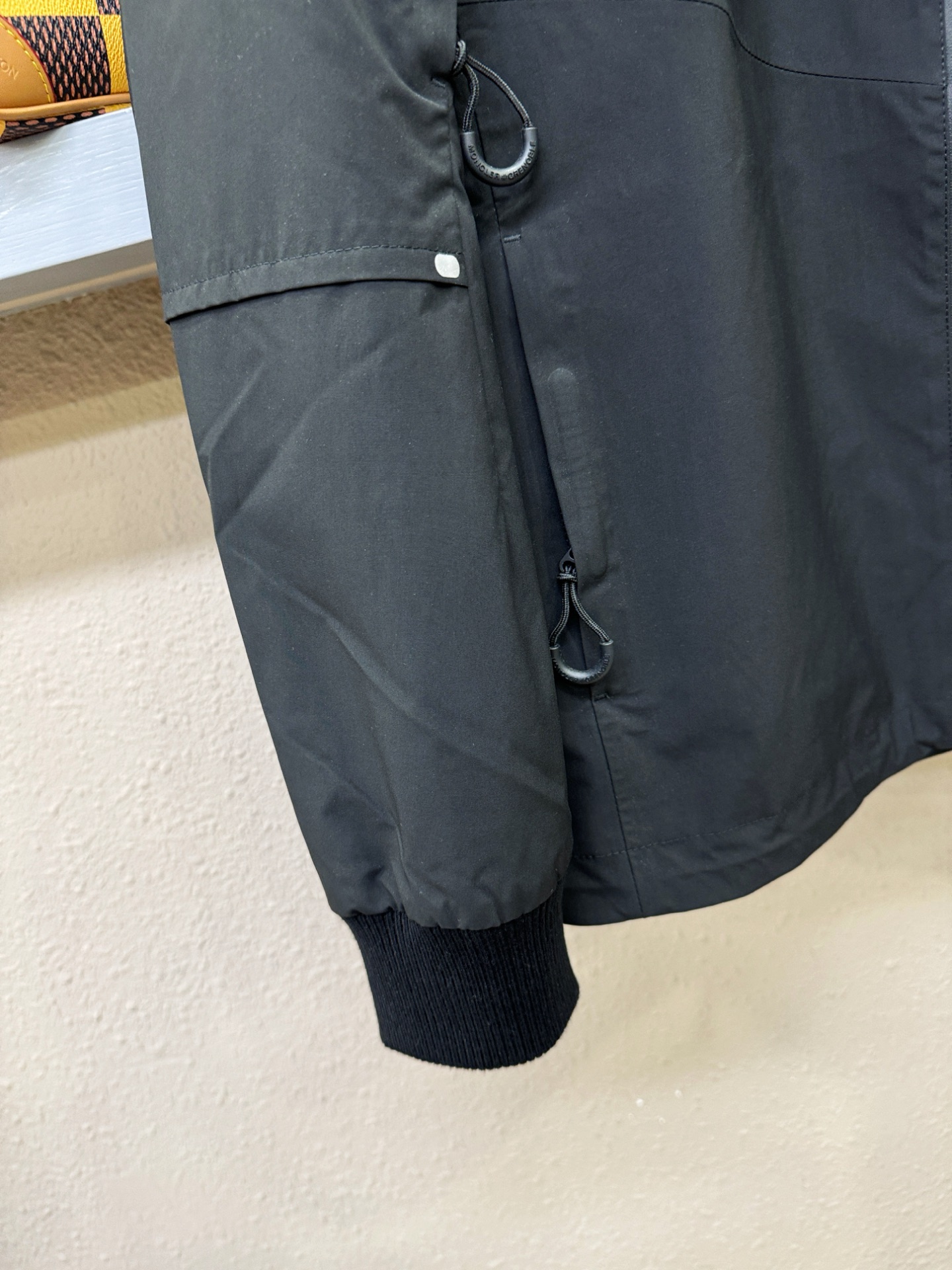 Moncler蒙口 2025秋冬新款夹克外套，原单狠货 意大利进口面料时尚夹克外套。欧洲专柜同步，上身更