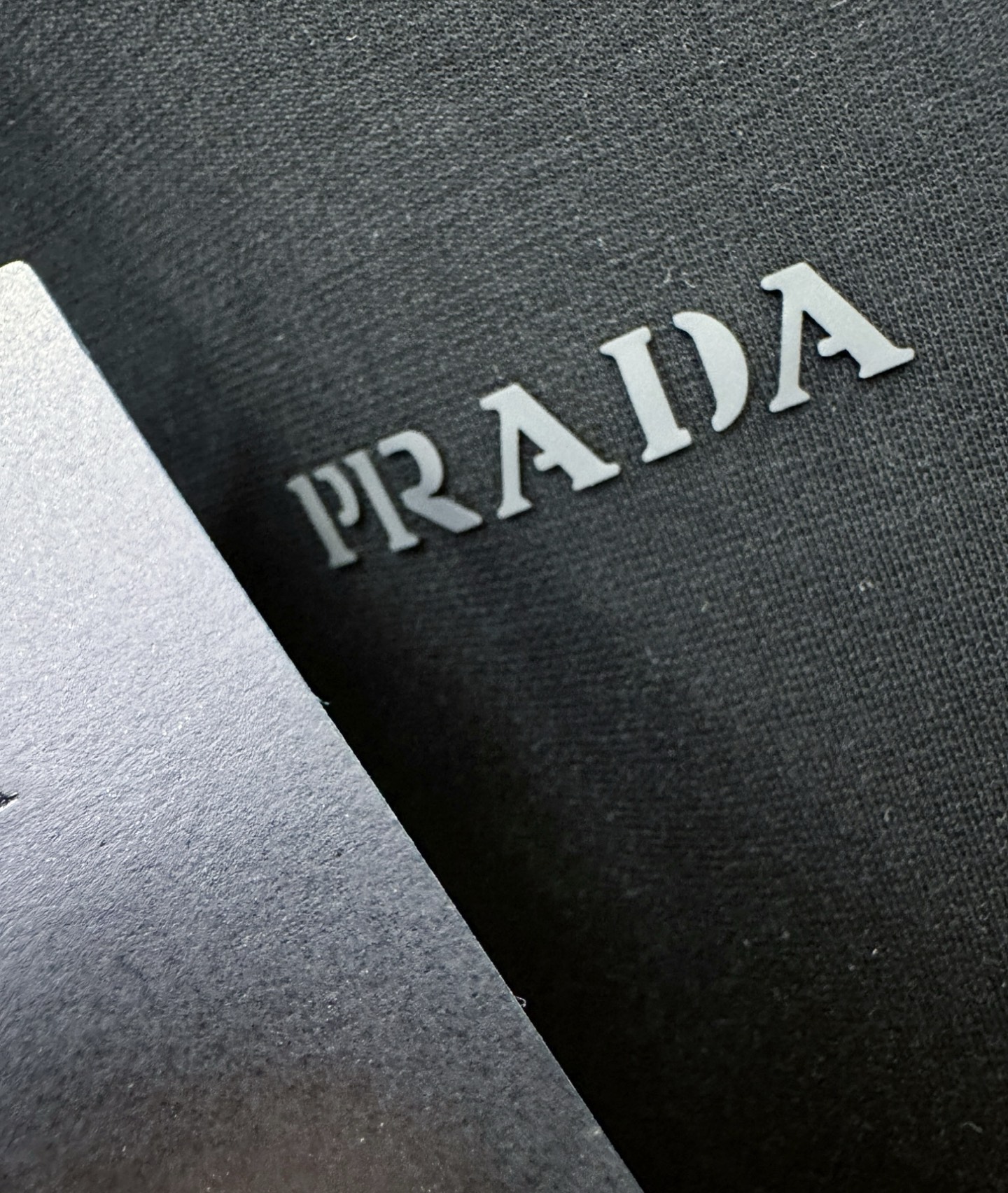 PRADA 普拉达 顶级品质 2025秋冬新品短袖！原版定制面料，手感柔软。顶级进口私货，时尚设计潮流羊