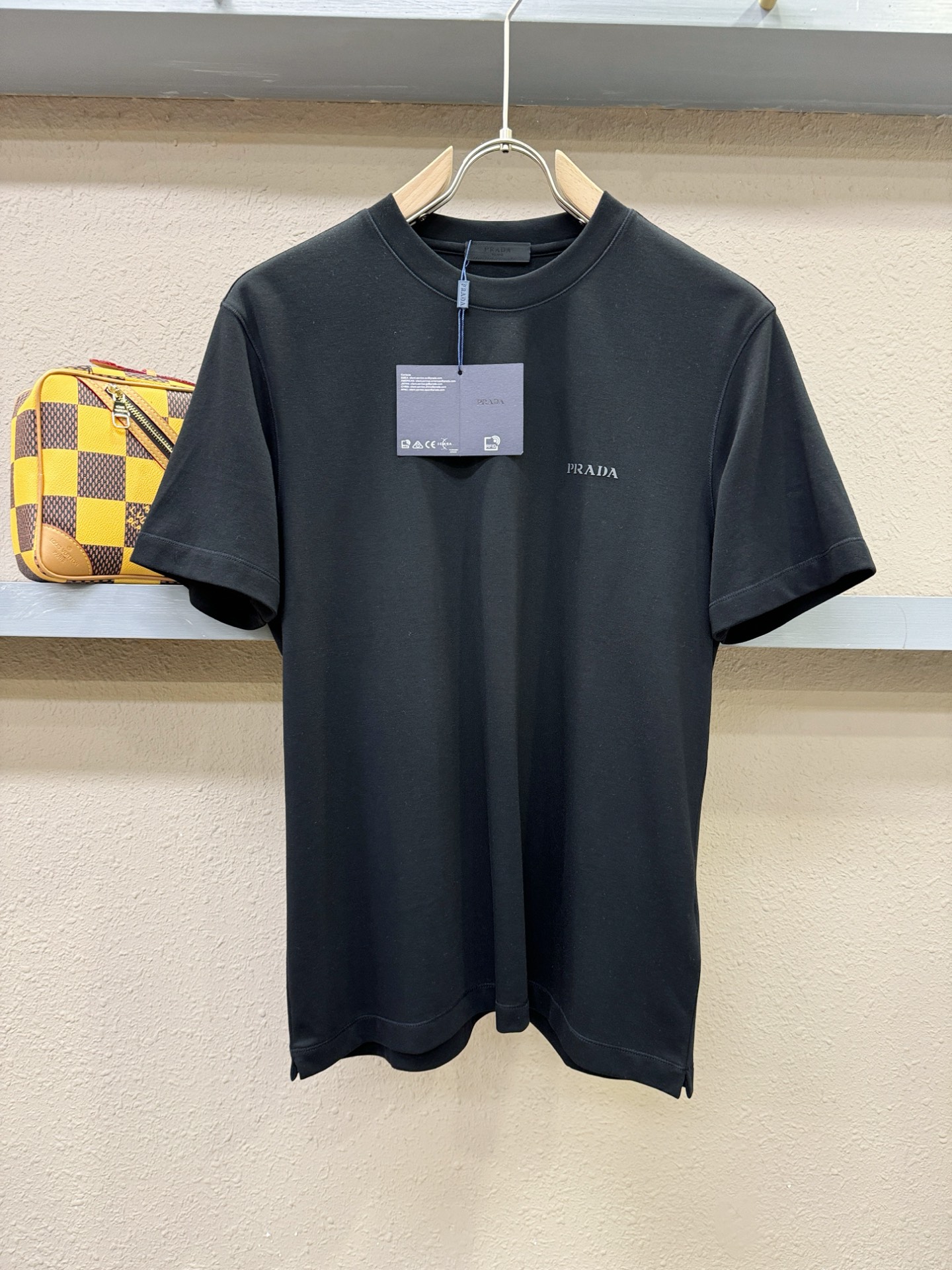 PRADA 普拉达 顶级品质 2025秋冬新品短袖！原版定制面料，手感柔软。顶级进口私货，时尚设计潮流羊