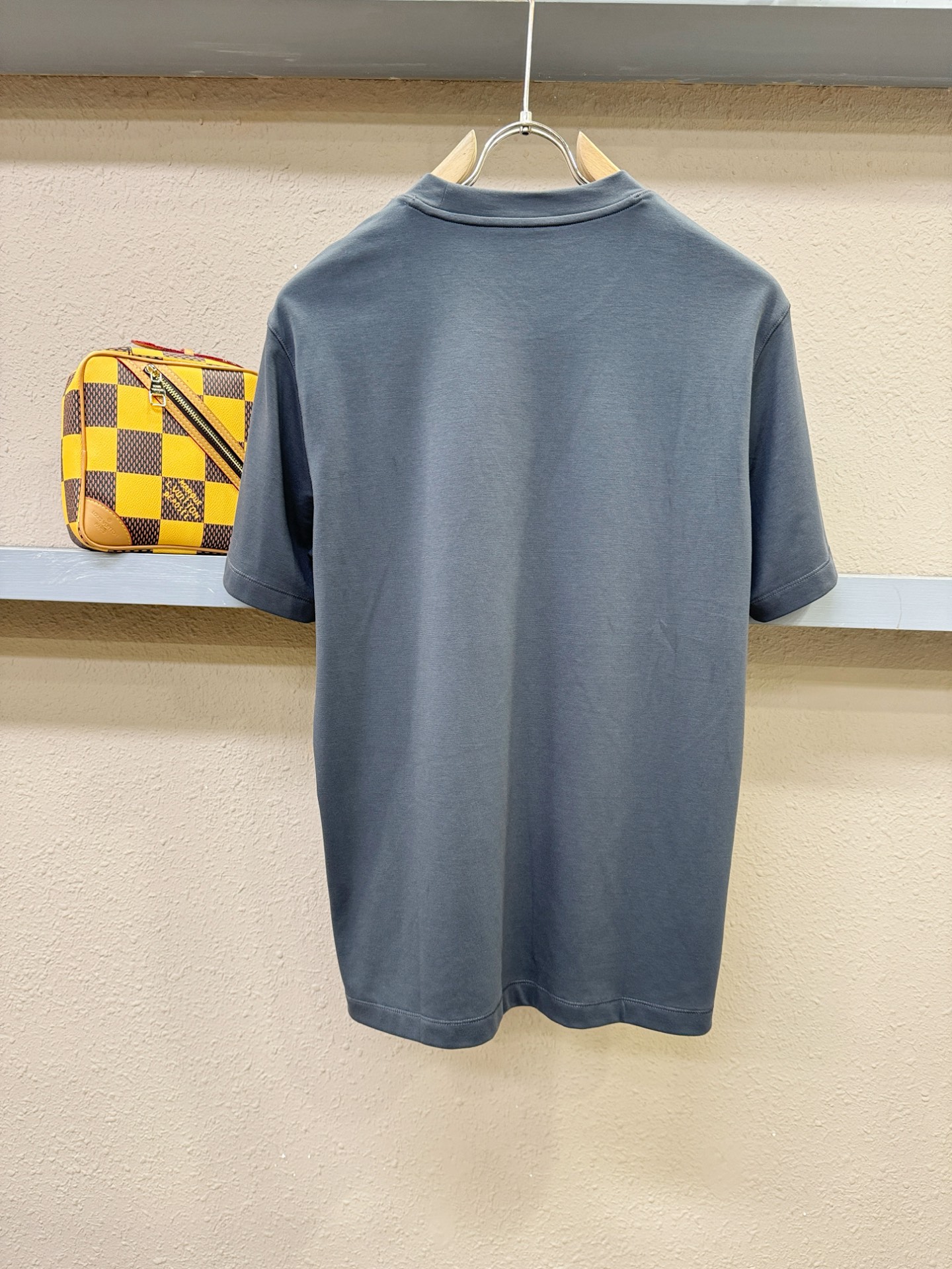 PRADA 普拉达 顶级品质 2025秋冬新品短袖！原版定制面料，手感柔软。顶级进口私货，时尚设计潮流羊