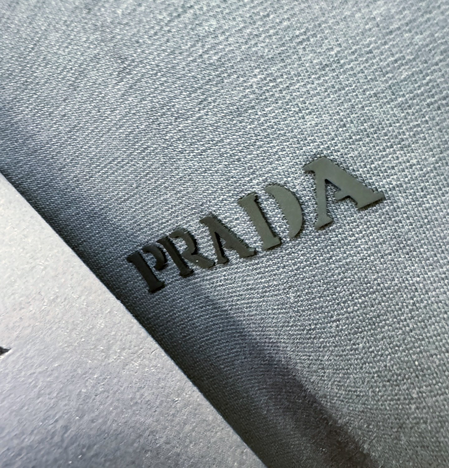 PRADA 普拉达 顶级品质 2025秋冬新品短袖！原版定制面料，手感柔软。顶级进口私货，时尚设计潮流羊