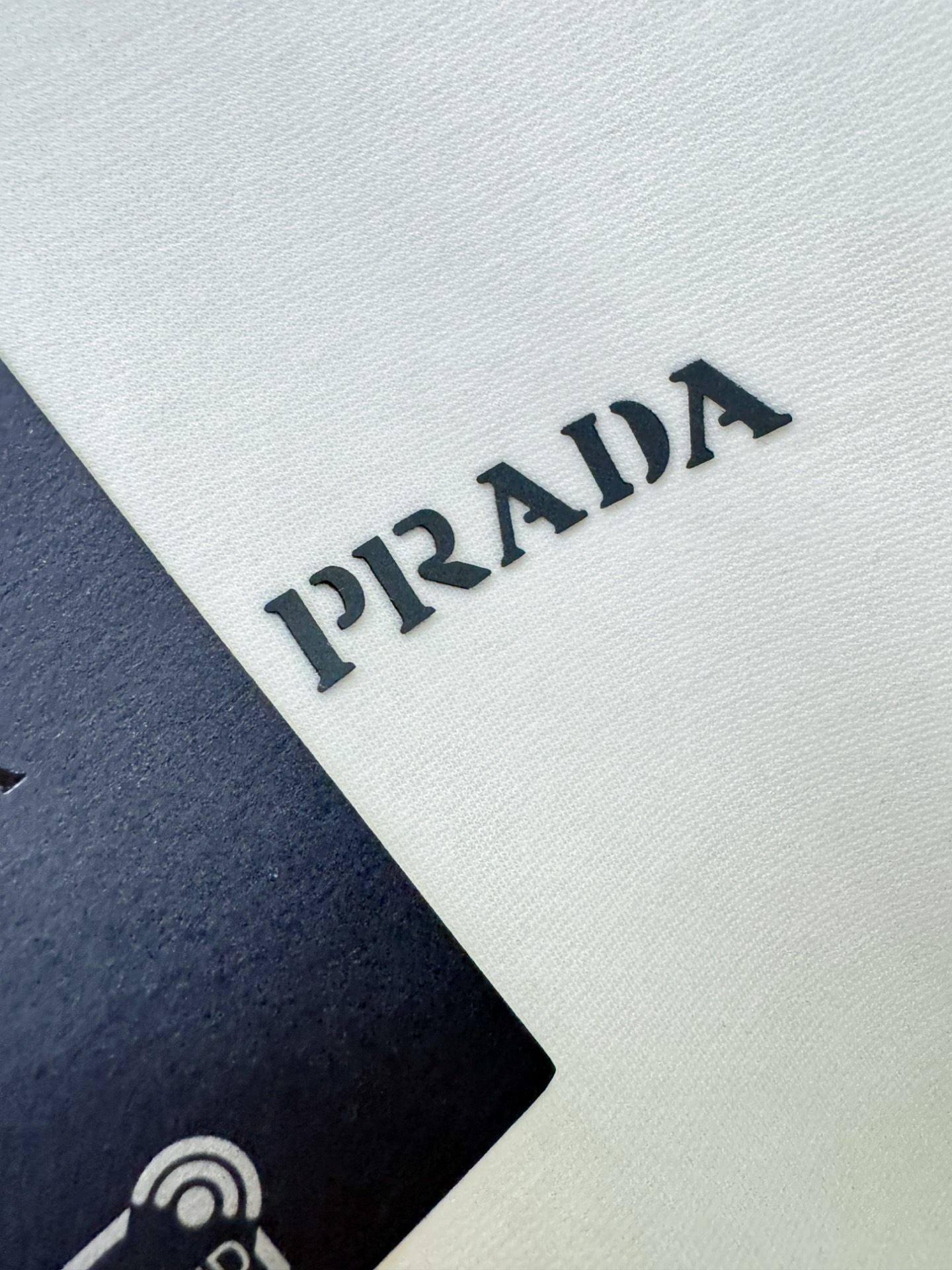 PRADA 普拉达 顶级品质 2025秋冬新品短袖！原版定制面料，手感柔软。顶级进口私货，时尚设计潮流羊
