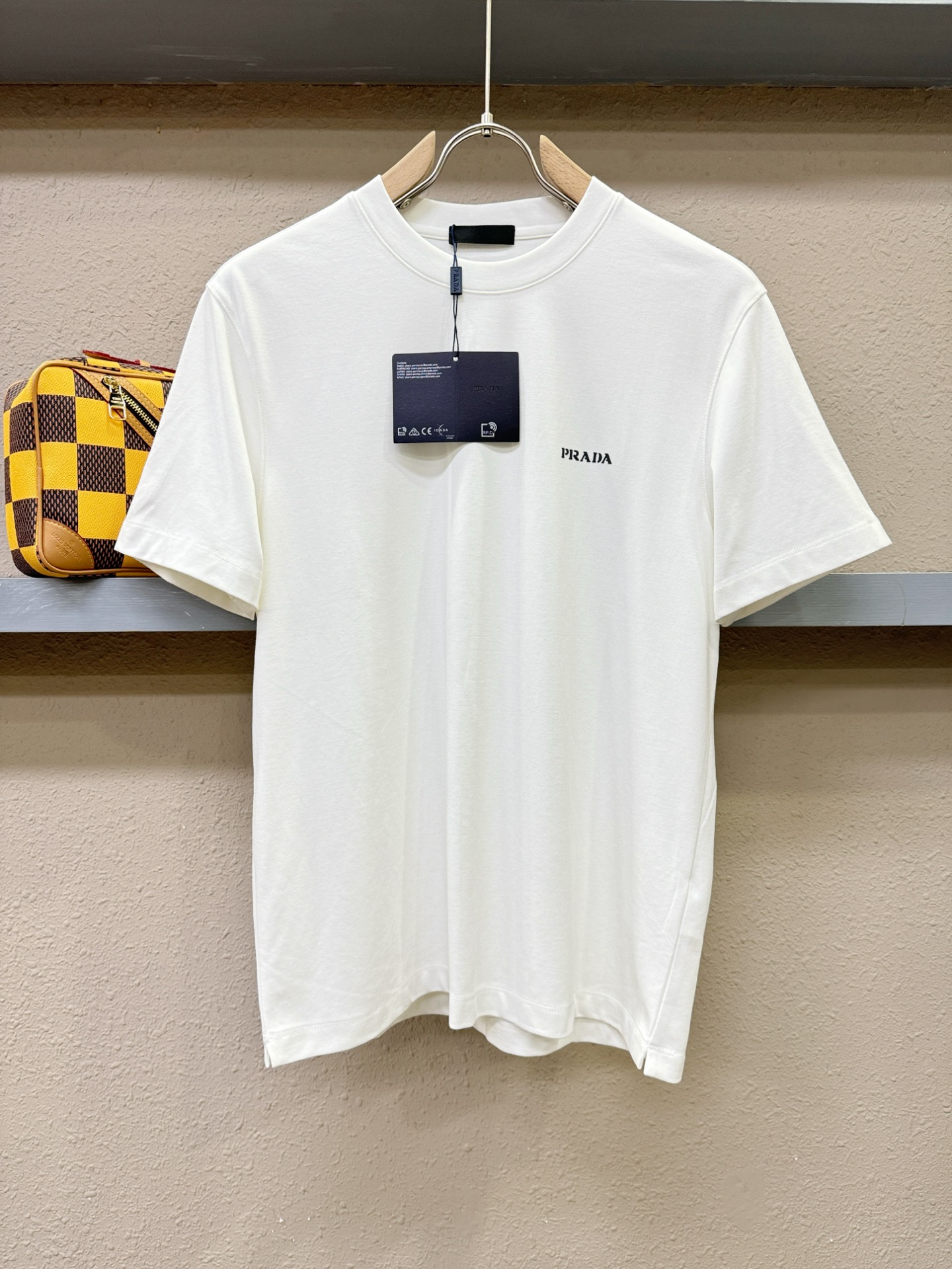 PRADA 普拉达 顶级品质 2025秋冬新品短袖！原版定制面料，手感柔软。顶级进口私货，时尚设计潮流羊
