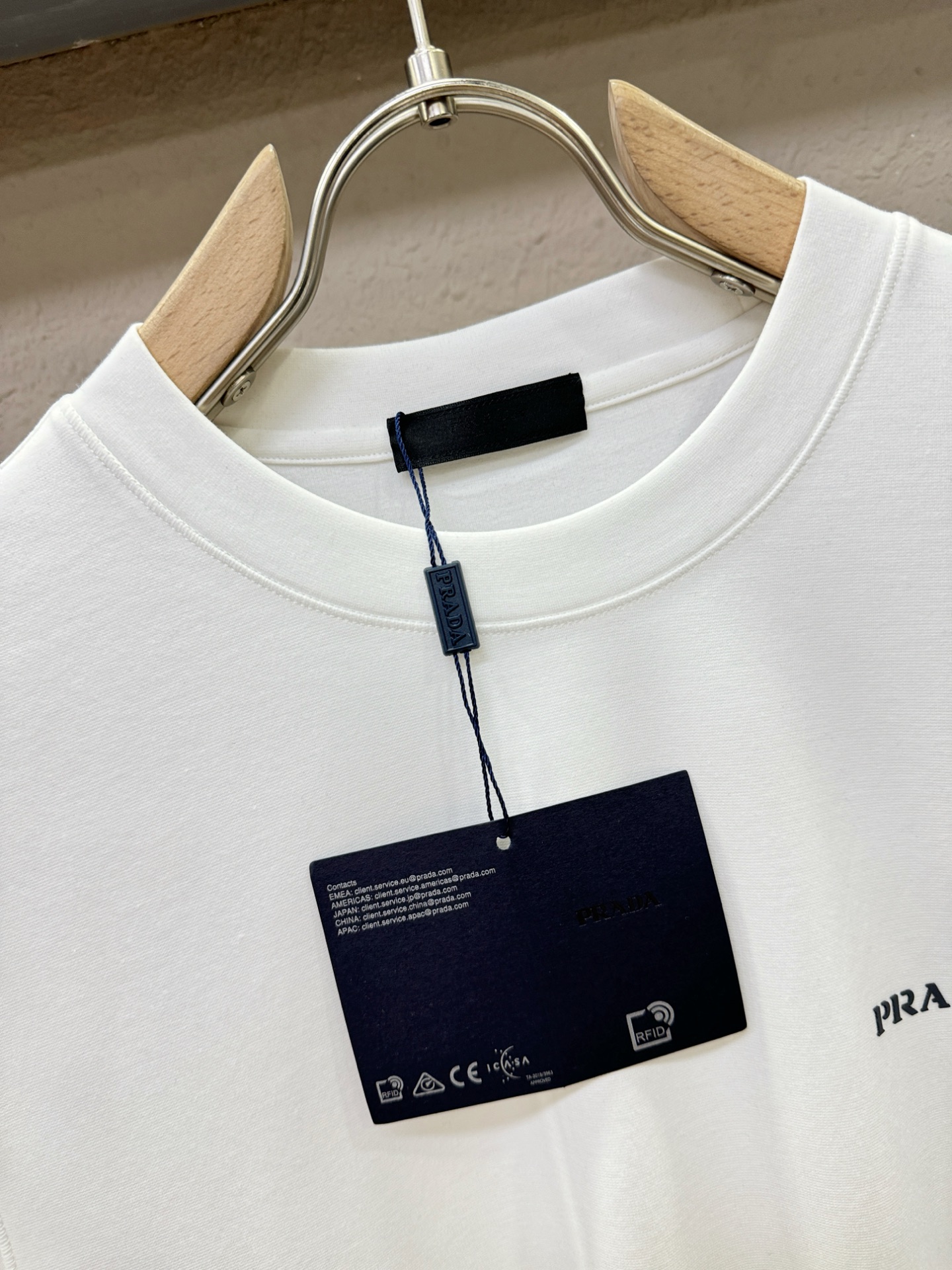 PRADA 普拉达 顶级品质 2025秋冬新品短袖！原版定制面料，手感柔软。顶级进口私货，时尚设计潮流羊