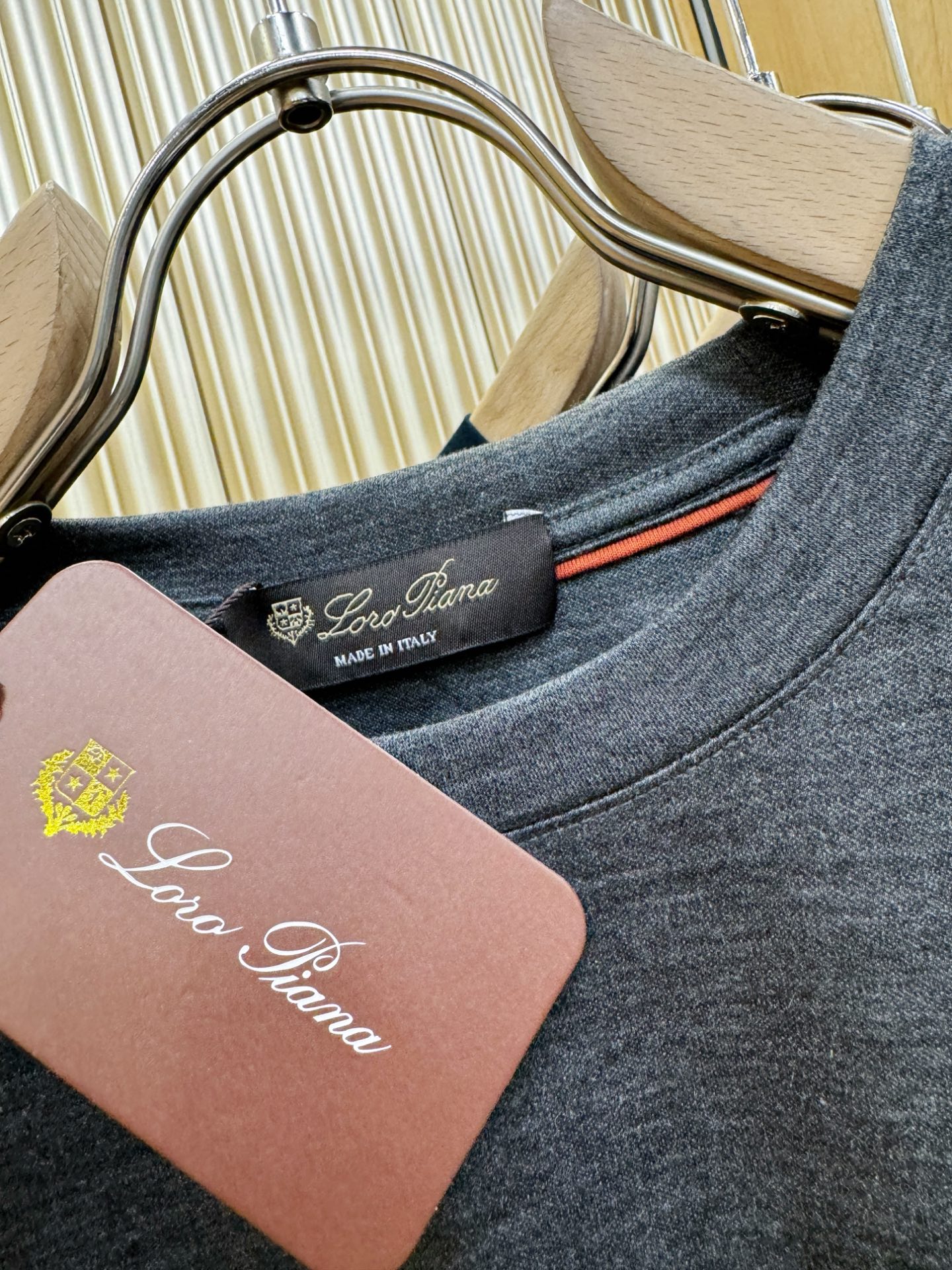 Loro Piana诺悠翩雅 2025ss秋冬新品 长袖T恤，经典Logo设计，百搭款 官网同步发售 定